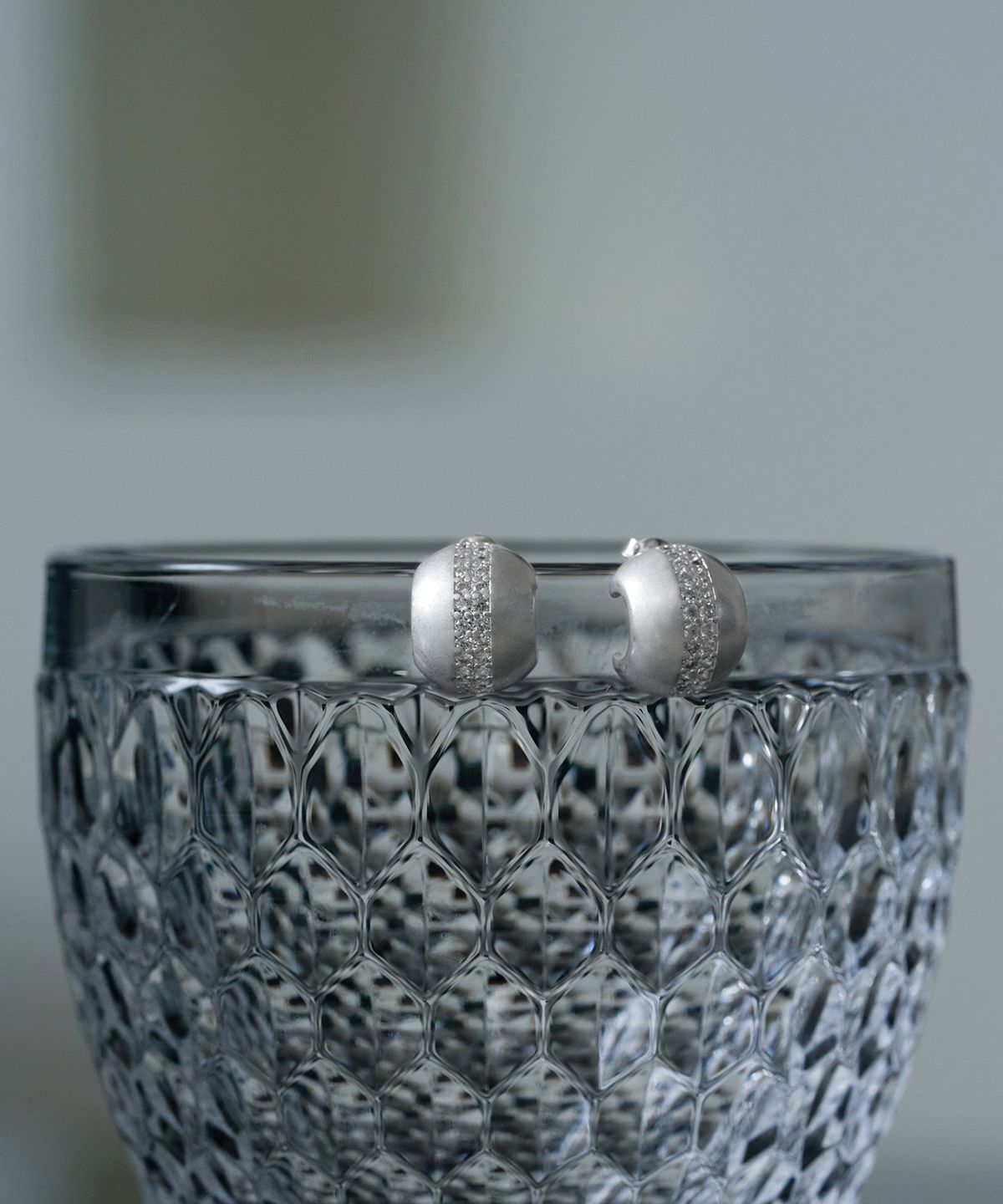 티오유(TOU) NP031 Matte Cubic Setting Ball Earrings