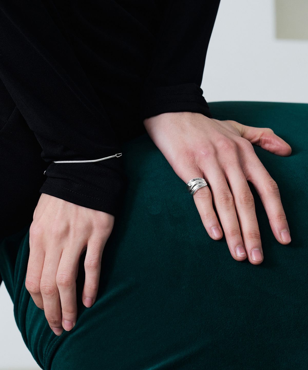 티오유(TOU) NP032 Bold Wavy Open Pinky Ring