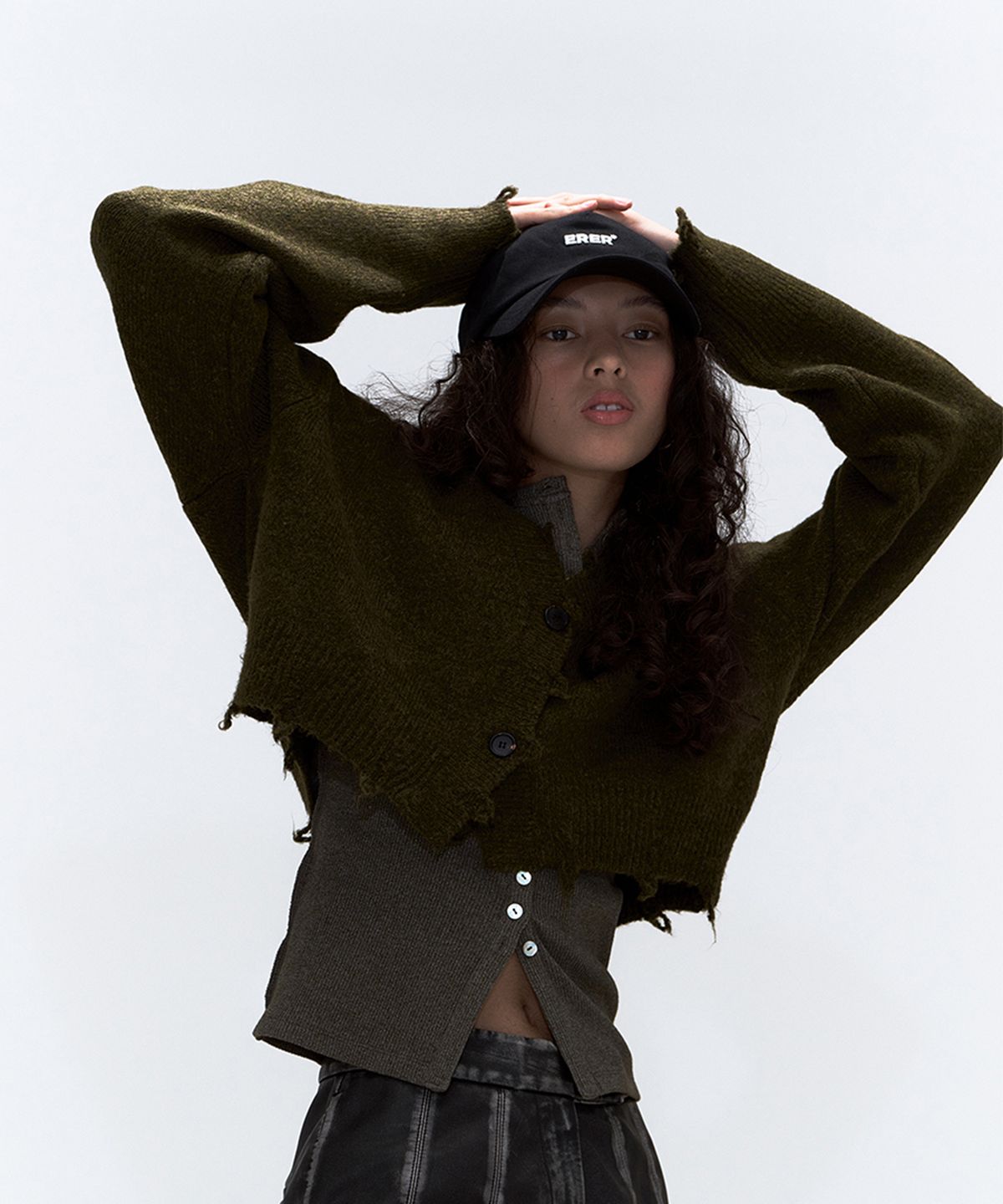 에르에르(ERER) Frayed Edge Cropped Cardigan Khaki