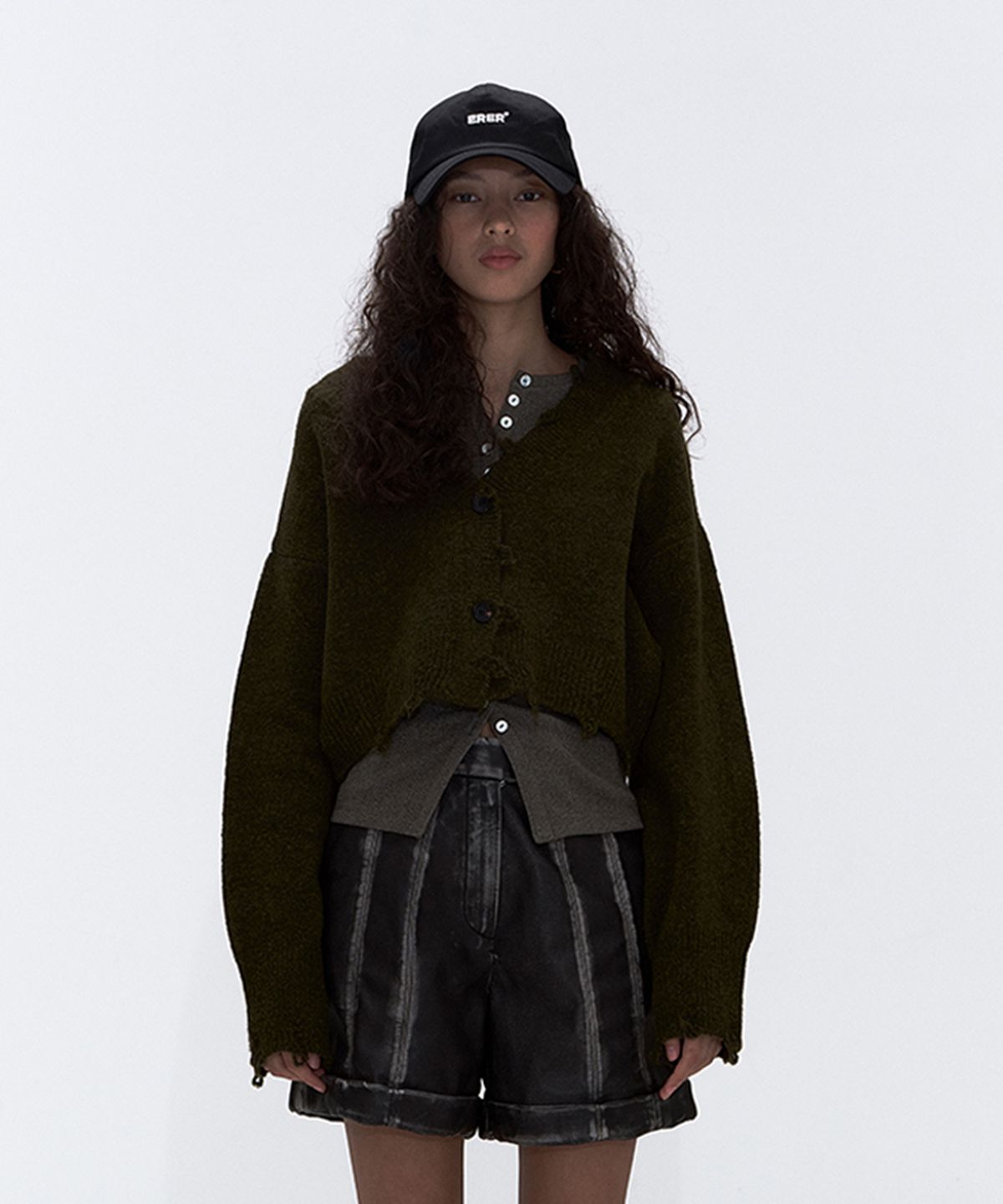 에르에르(ERER) Frayed Edge Cropped Cardigan Khaki