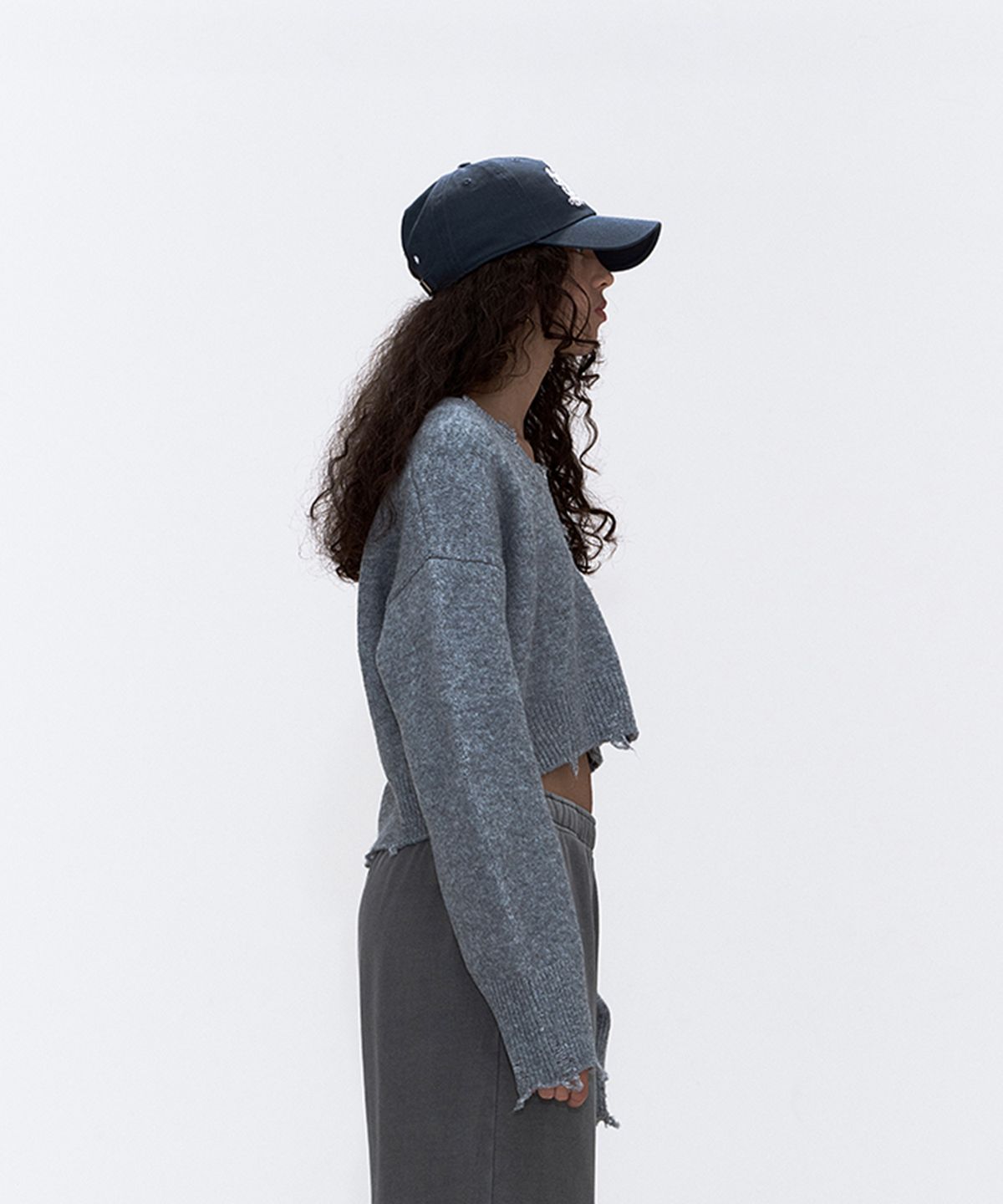 에르에르(ERER) Frayed Edge Cropped Cardigan Gray