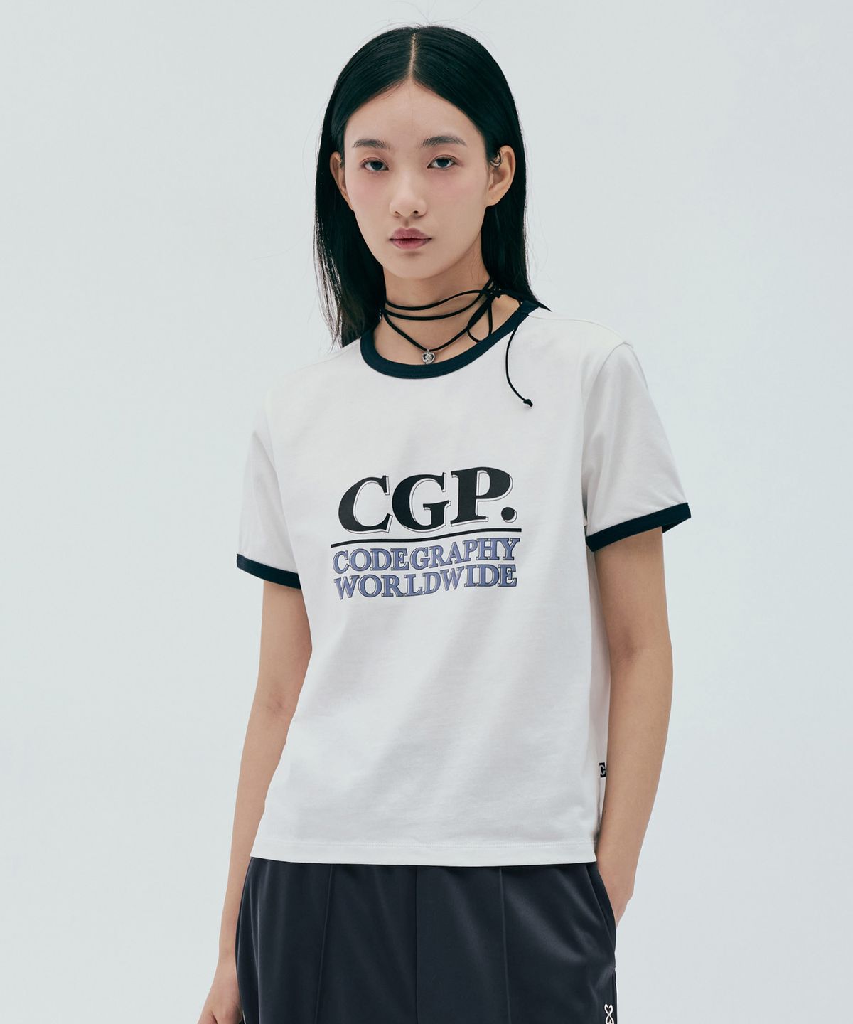 코드그라피(CGP) (우먼) 스퀘어 로고 링거 반소매 티셔츠_화이트