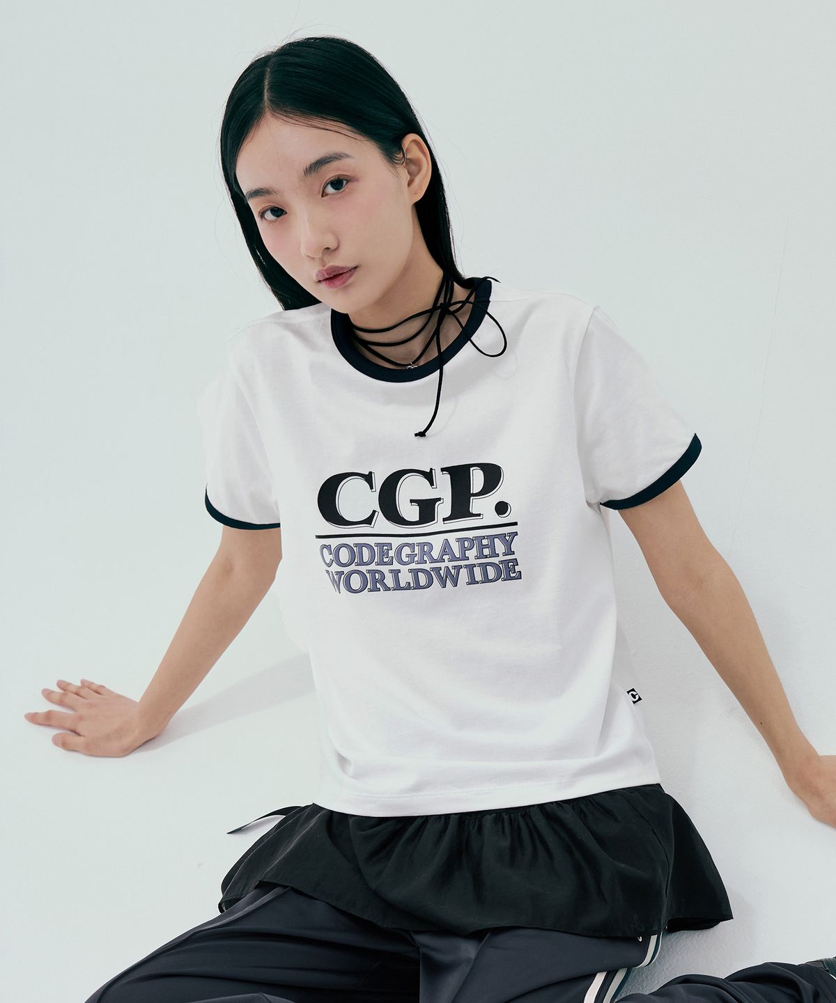 코드그라피(CGP) (우먼) 스퀘어 로고 링거 반소매 티셔츠_화이트
