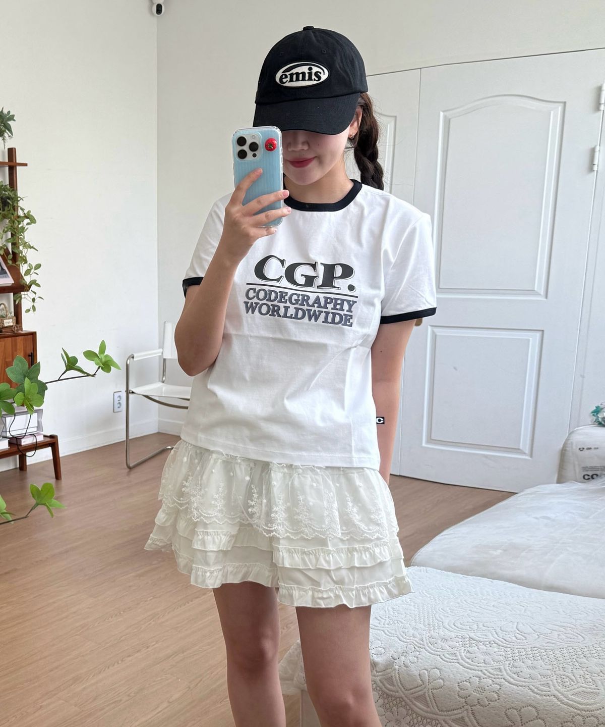 코드그라피(CGP) (우먼) 스퀘어 로고 링거 반소매 티셔츠_화이트