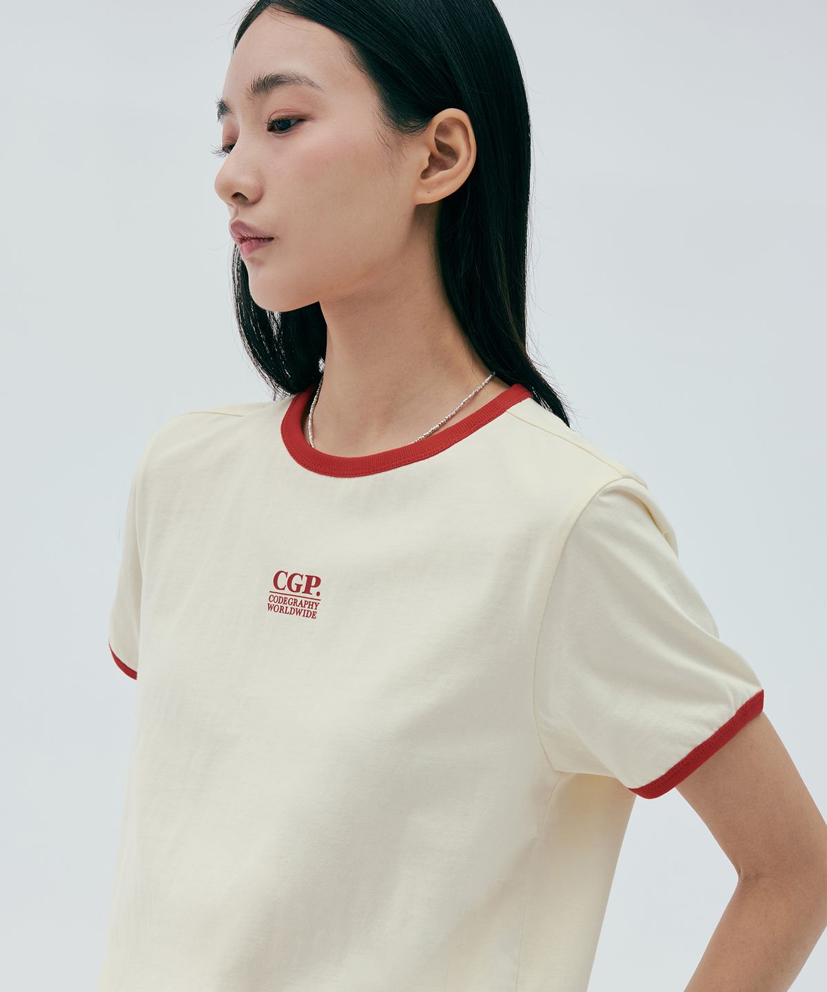 코드그라피(CGP) (우먼) 스몰 스퀘어 로고 링거 반소매 티셔츠_크림