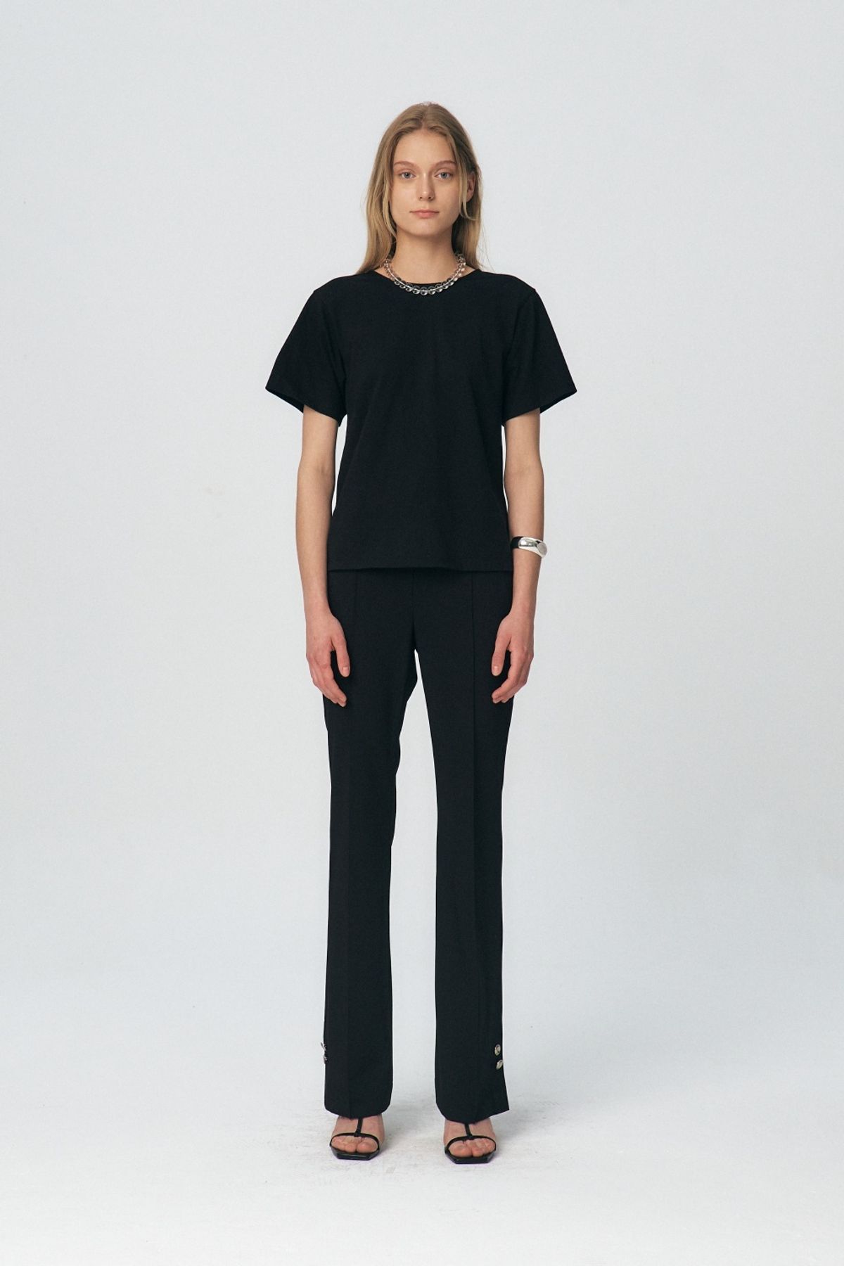 쿠메(KUMÉ) Twisted Back Detail T-shirt, Black