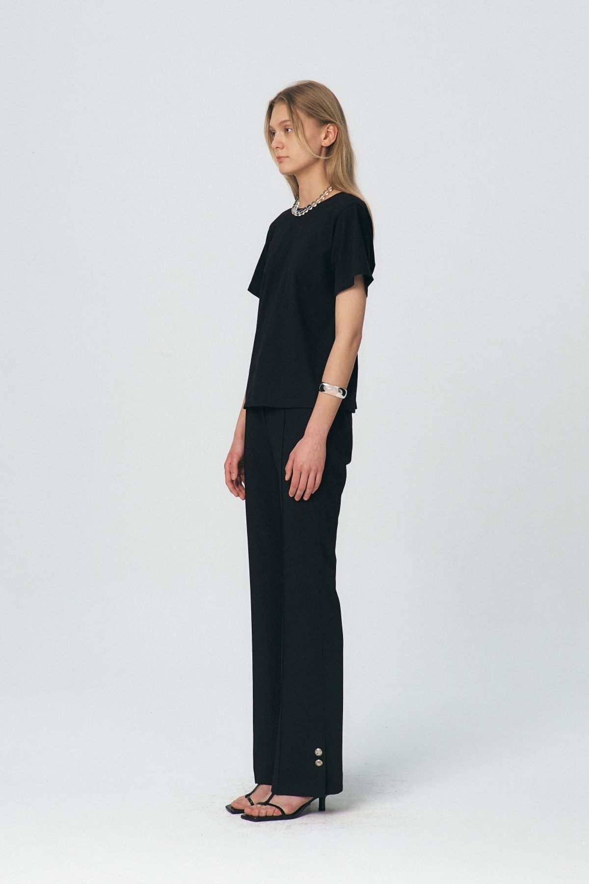 쿠메(KUMÉ) Twisted Back Detail T-shirt, Black