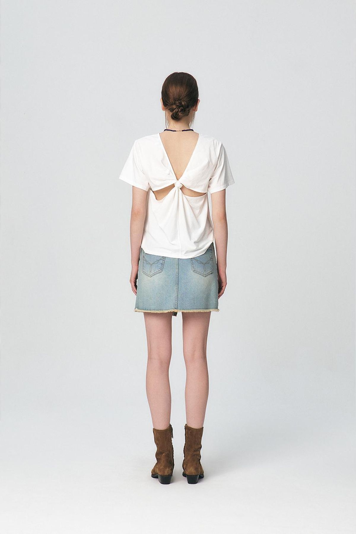 쿠메(KUMÉ) Twisted Back Detail T-shirt, Ivory