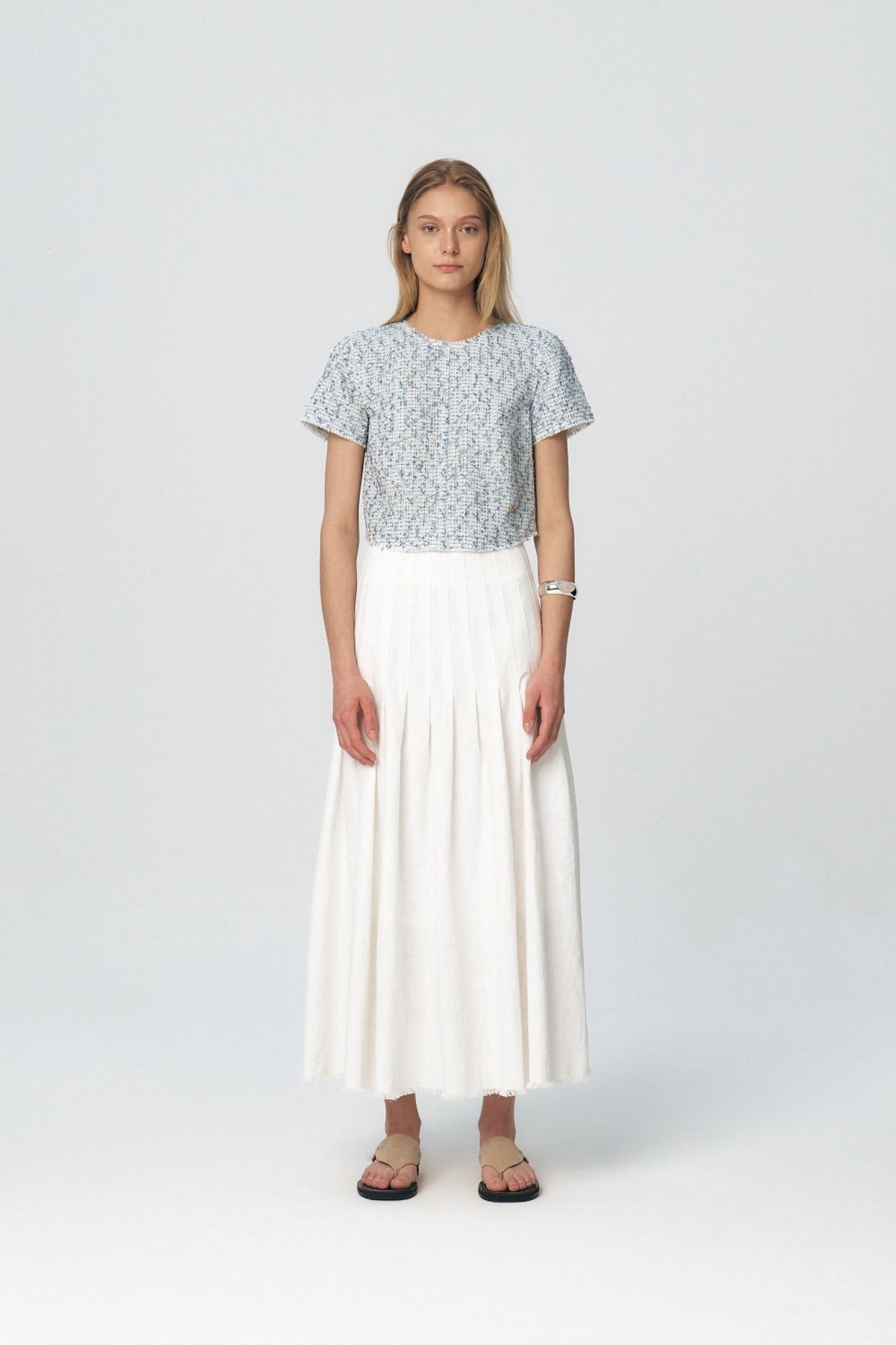 쿠메(KUMÉ) Linen Pleated Long Skirt, Ivory