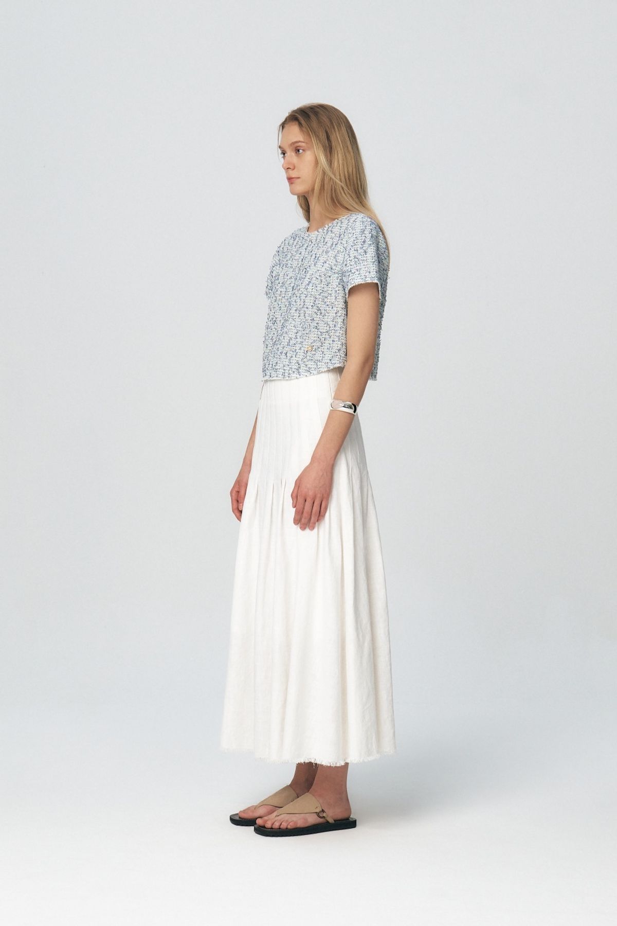 쿠메(KUMÉ) Linen Pleated Long Skirt, Ivory