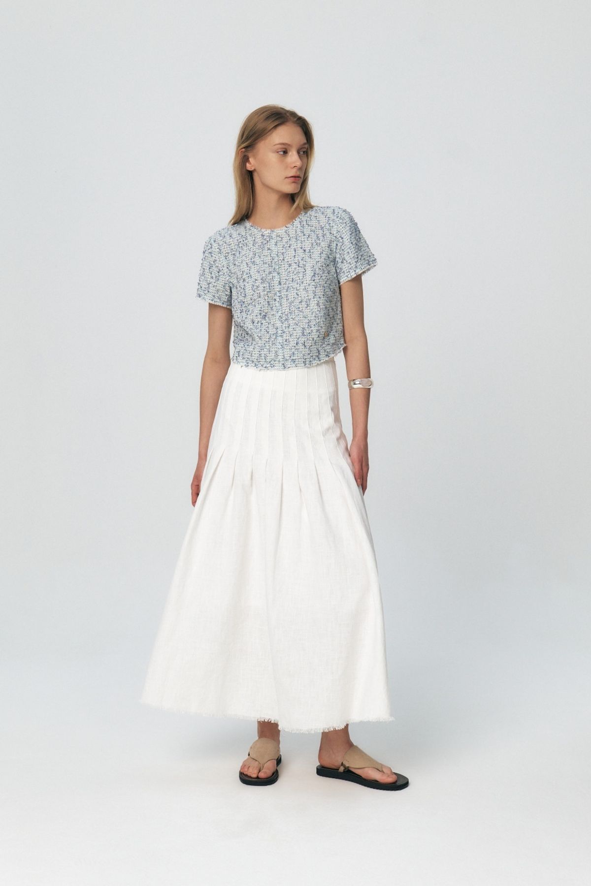 쿠메(KUMÉ) Linen Pleated Long Skirt, Ivory