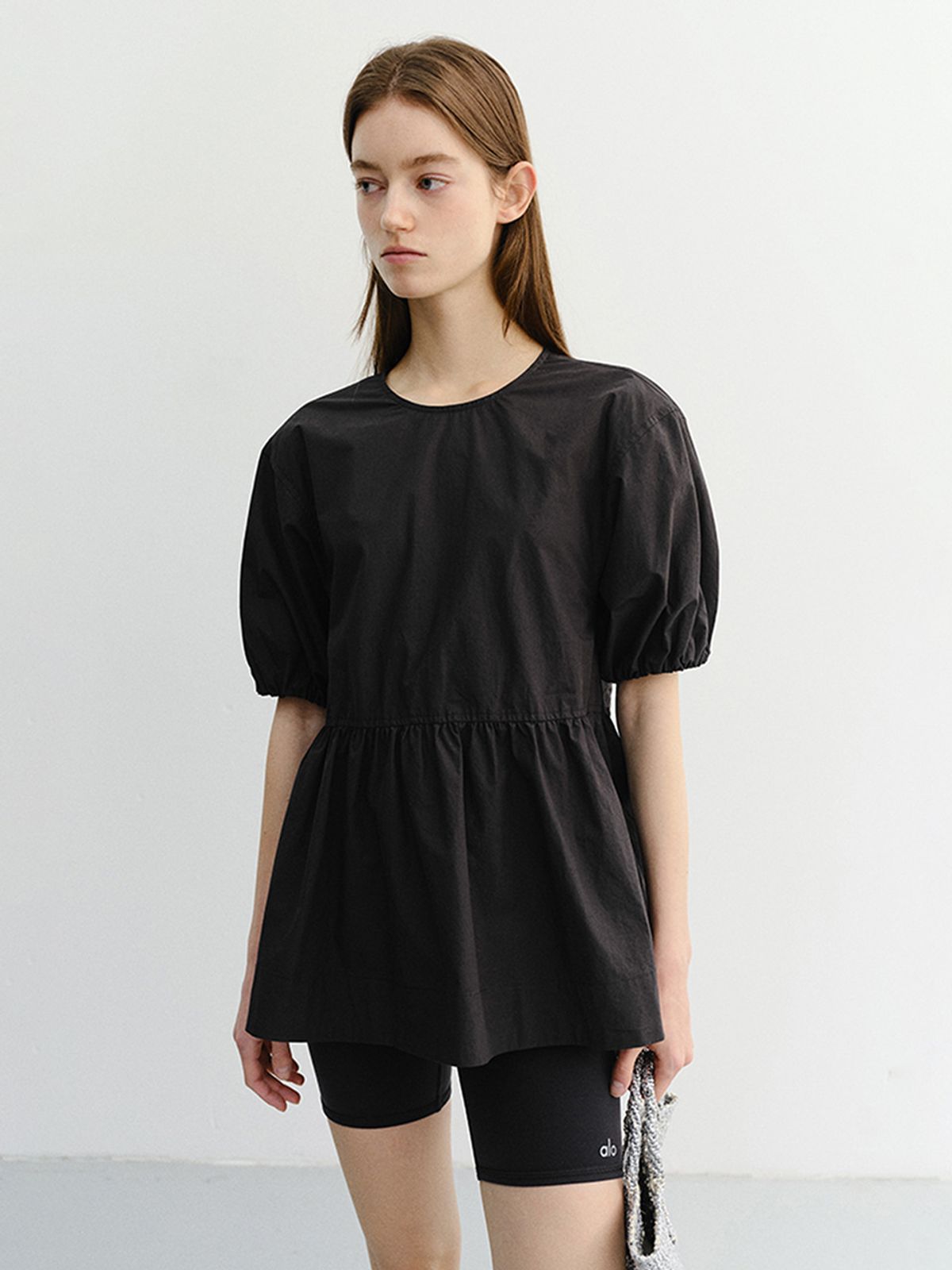 던스트(DUNST) RIBBONED BACK SLIT BLOUSE_UDBL6B227_BLACK