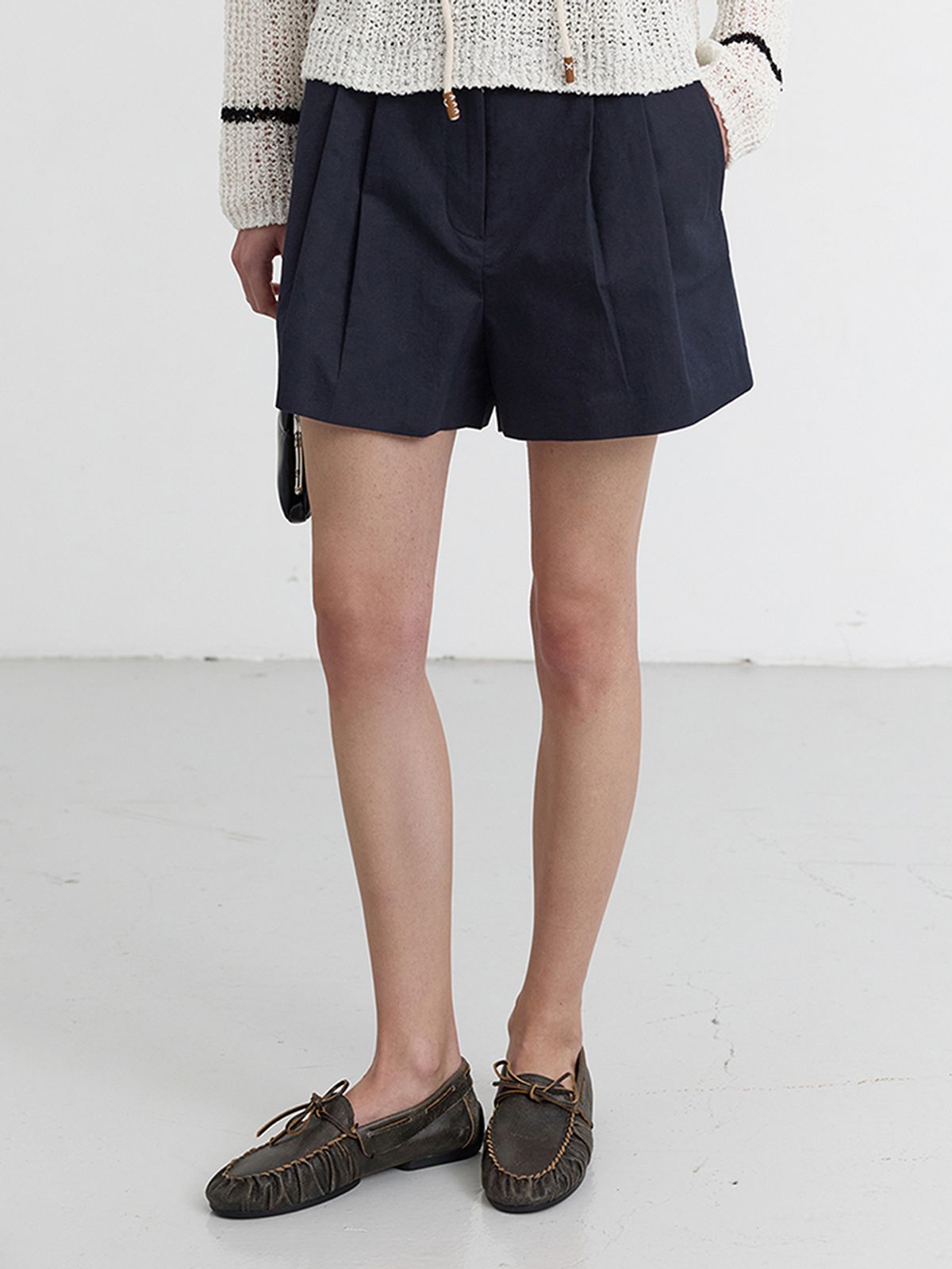 던스트(DUNST) DOUBLE PLEATED COTTON-LINEN SHORTS_UDPA5B231_NAVY