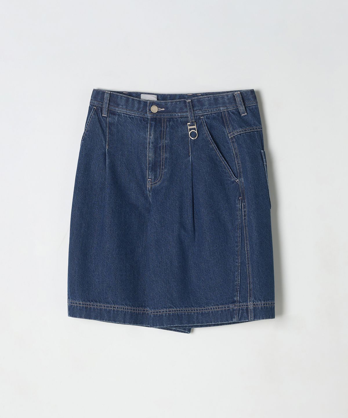 디써티원(DTHIRTYONE) (WOMAN) Denim Bermuda Pleated Pants (Mid Blue)