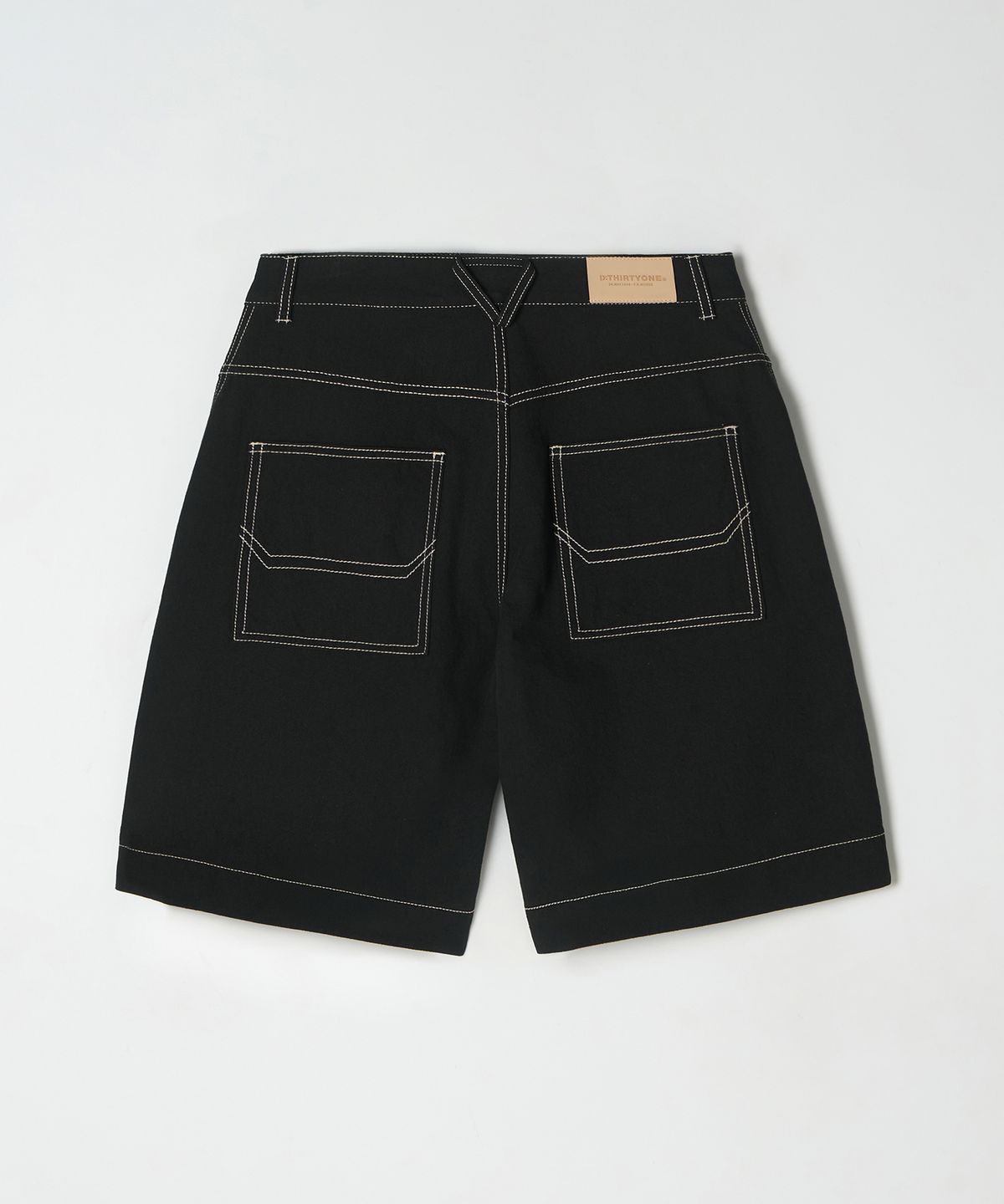 디써티원(DTHIRTYONE) (WOMAN) Stitch Bermuda Pants (Black)