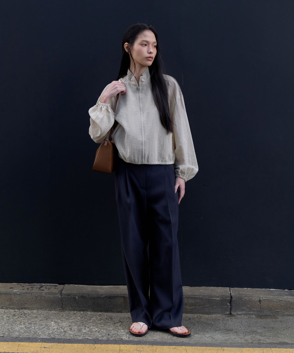 유라고(URAGO) Jules two-tuck wide slacks