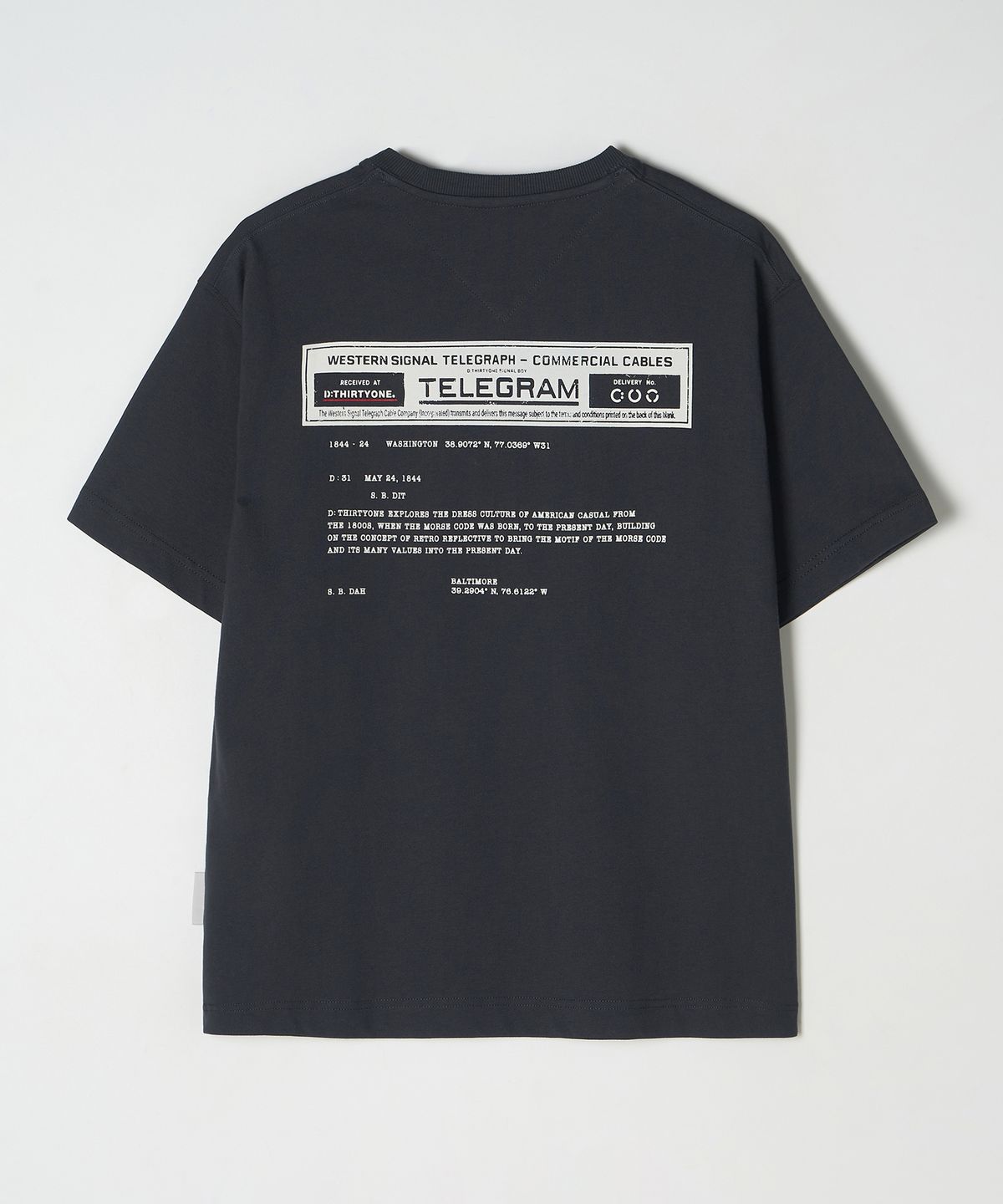 디써티원(DTHIRTYONE) (WOMAN) Telegram Letter T-Shirt (Charcoal Grey)