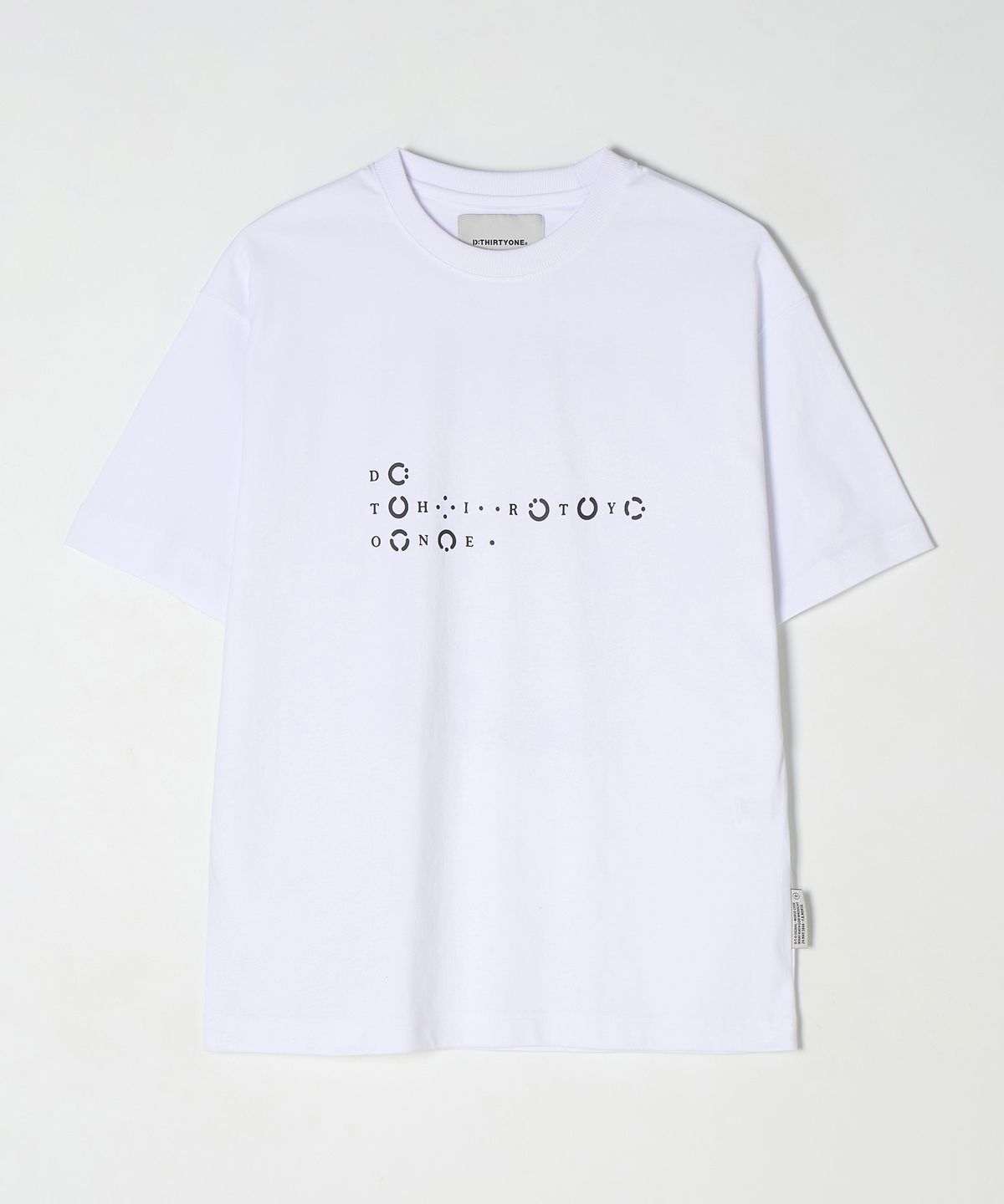 디써티원(DTHIRTYONE) Alphabet Chart T-Shirt (White)