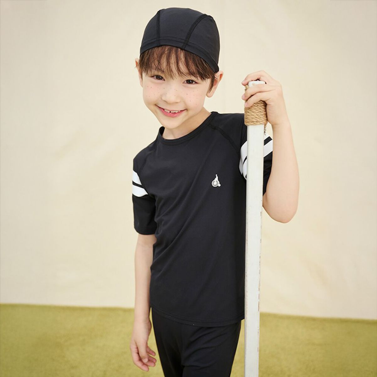 빈폴 키즈(BEANPOLE KIDS) 라글란 반팔 래시가드&반바지&수영모 3 SET  블랙 (BI5342U105)