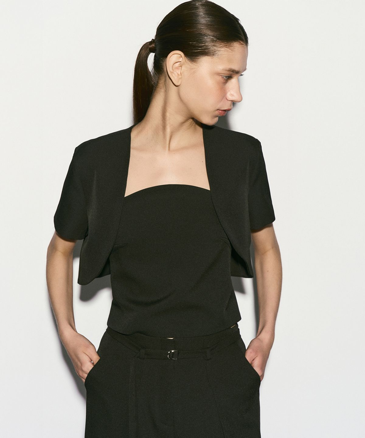 리이(RE RHEE) STRAPLESS CROPPED TUBE TOP BLACK