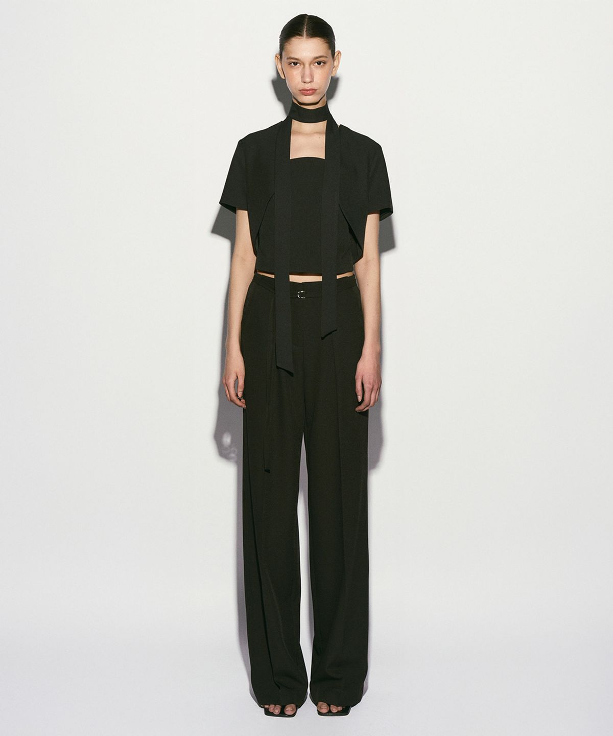 리이(RE RHEE) STRAPLESS CROPPED TUBE TOP BLACK