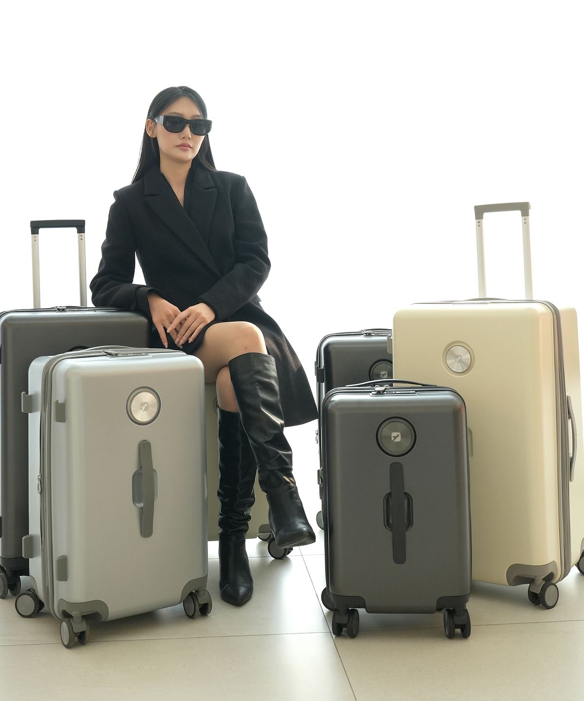 신일(SHINIL) 폴리카보네이트 노마드 28인치 대형  화물용 캐리어 무게측정 저울정착 확장형 TSA잠금장치