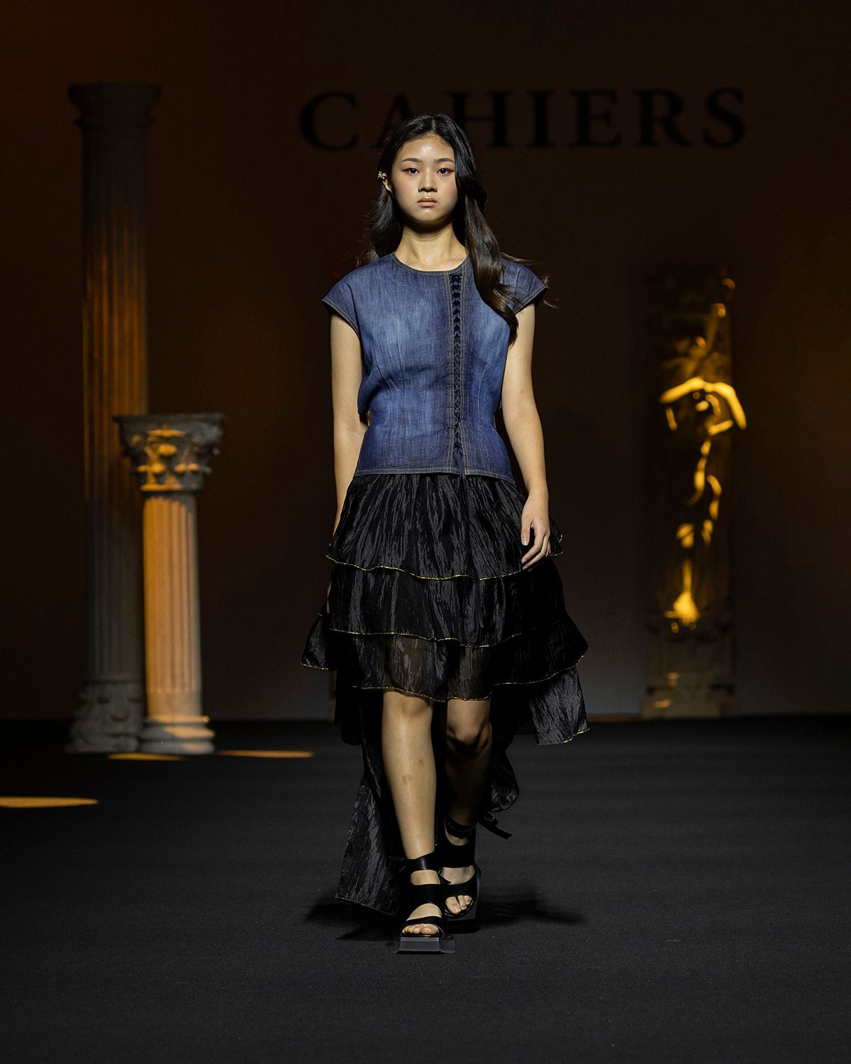 까이에(CAHIERS) 언밸런스 5단 티어드 롱 스커트_블랙