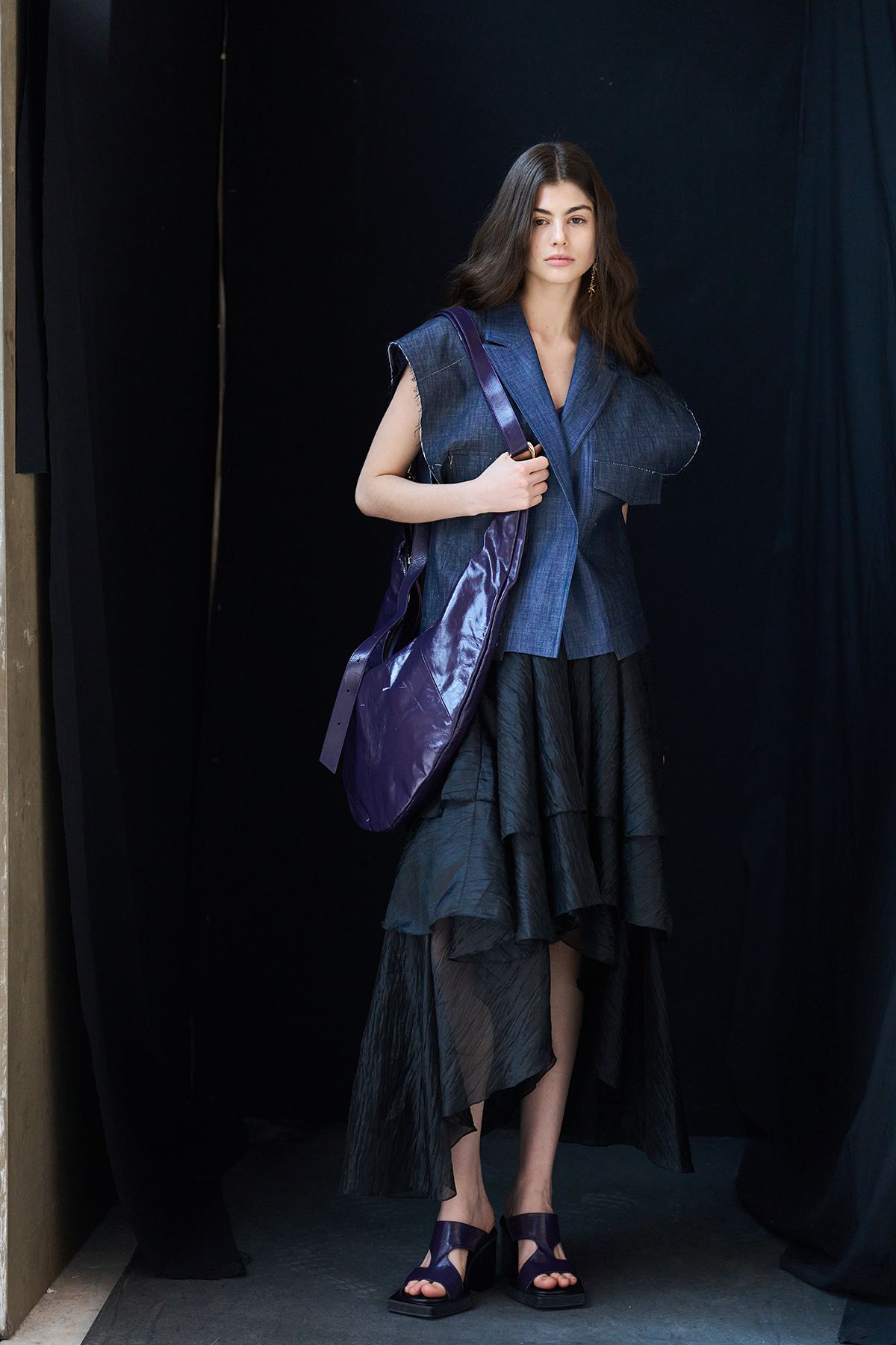 까이에(CAHIERS) 언밸런스 3단 티어드 롱 스커트_블랙