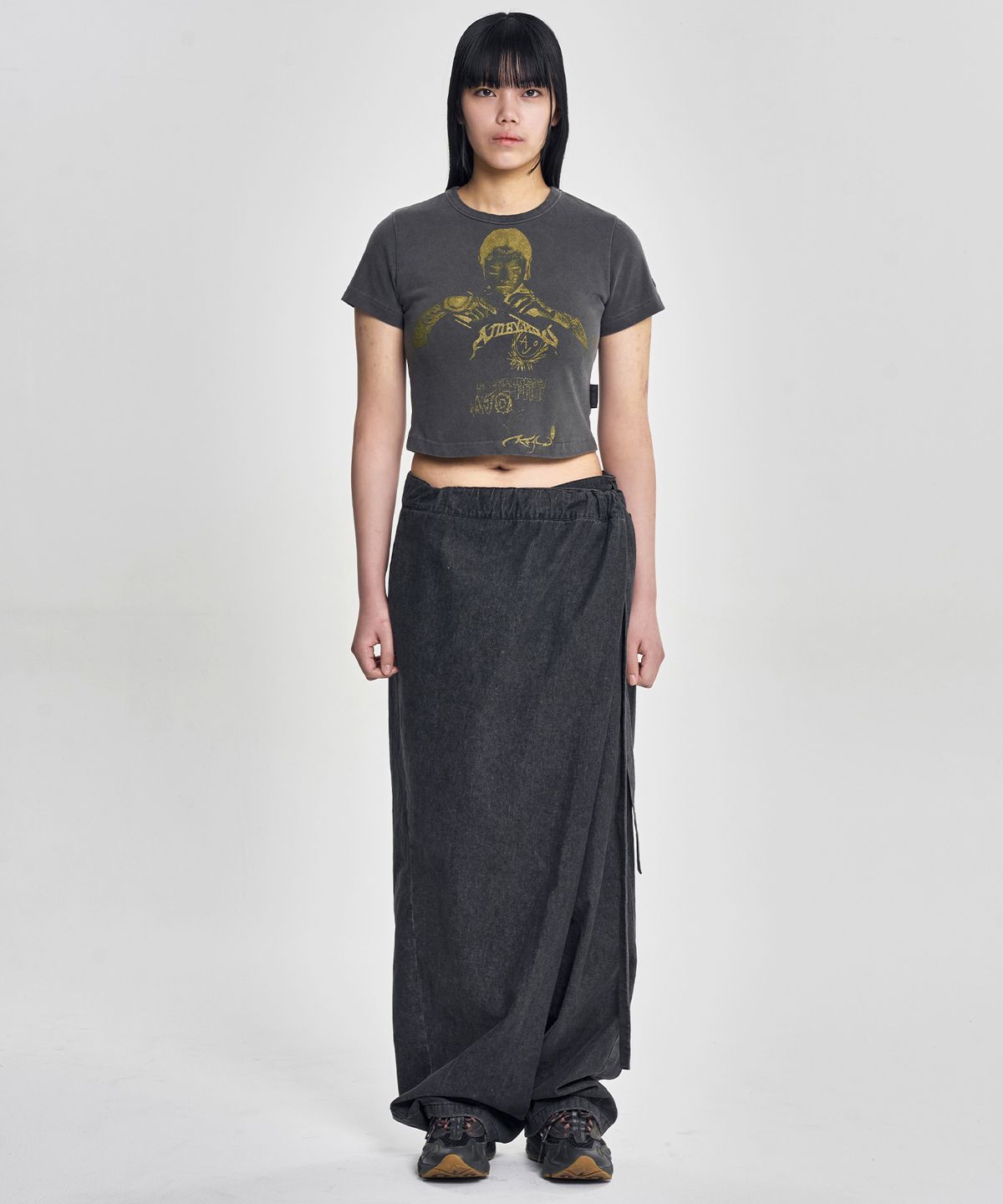 아조바이아조(AJOBYAJO) Pseudo Knight Cropped T-Shirt [CHARCOAL]