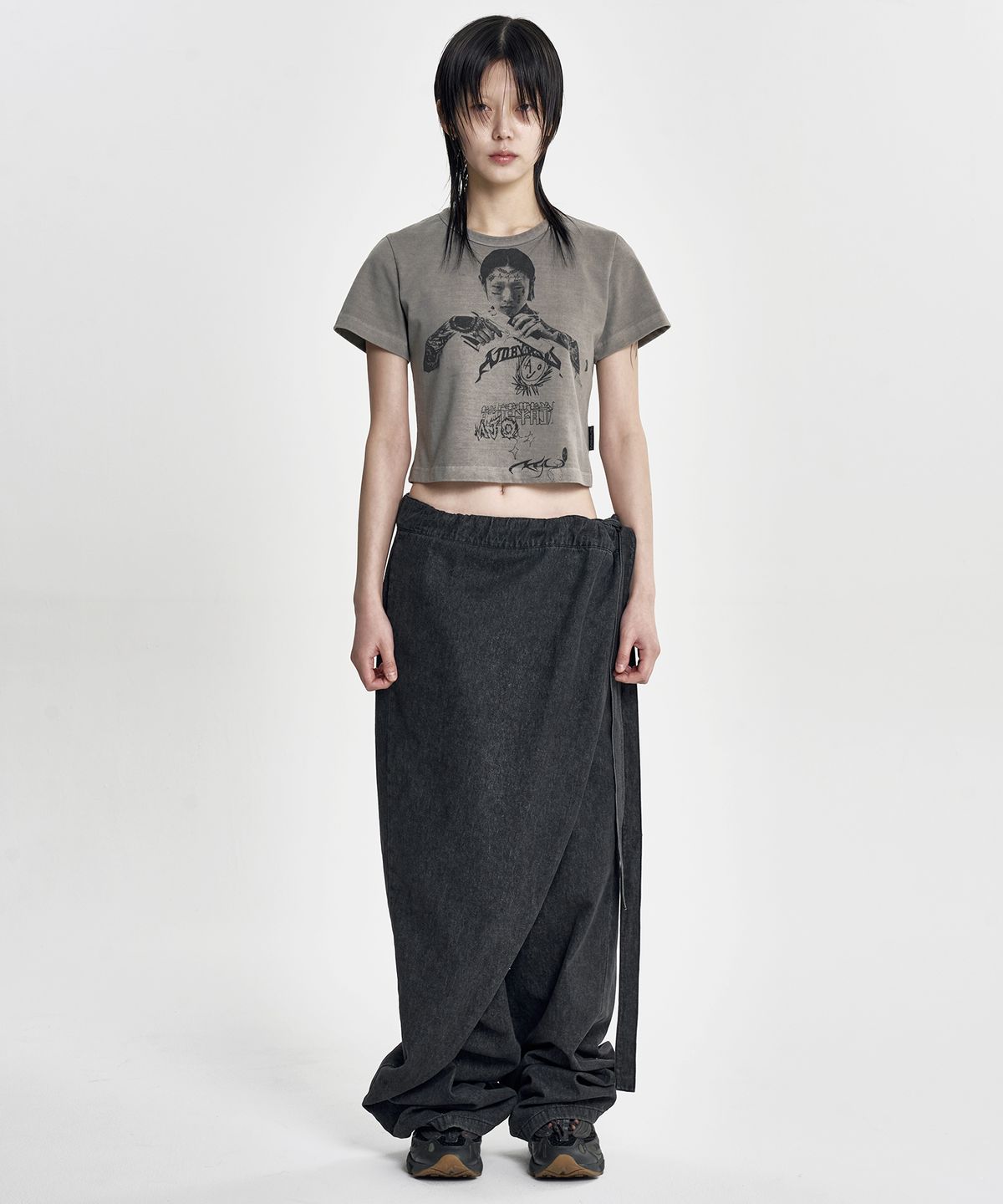 아조바이아조(AJOBYAJO) Pseudo Knight Cropped T-Shirt [DUSTY BEIGE]