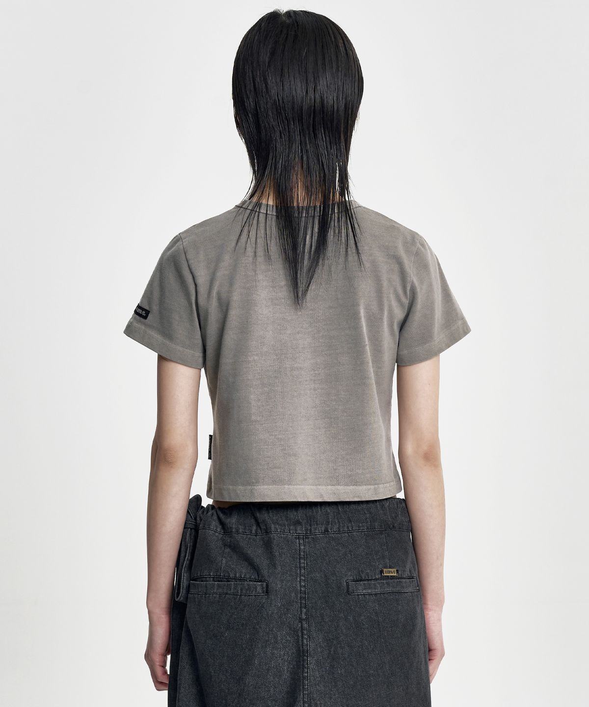 아조바이아조(AJOBYAJO) Pseudo Knight Cropped T-Shirt [DUSTY BEIGE]