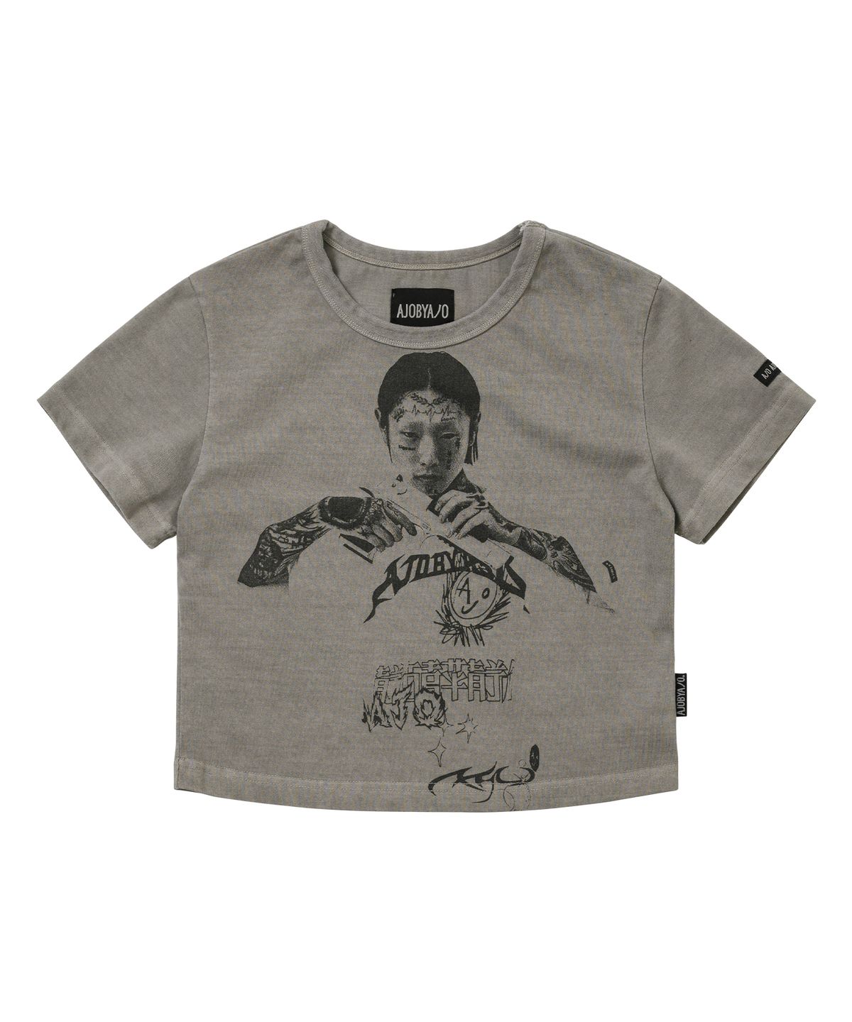 아조바이아조(AJOBYAJO) Pseudo Knight Cropped T-Shirt [DUSTY BEIGE]