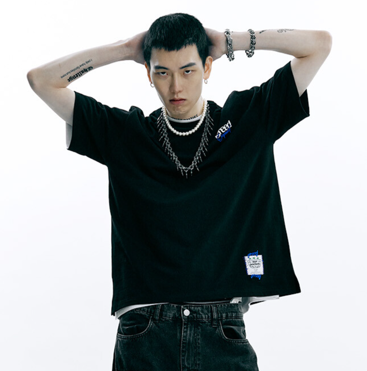 아워포켓츠(OURPOCKETS) 그리드 X 아워포켓츠 콜라보 티셔츠(Z블랙)
