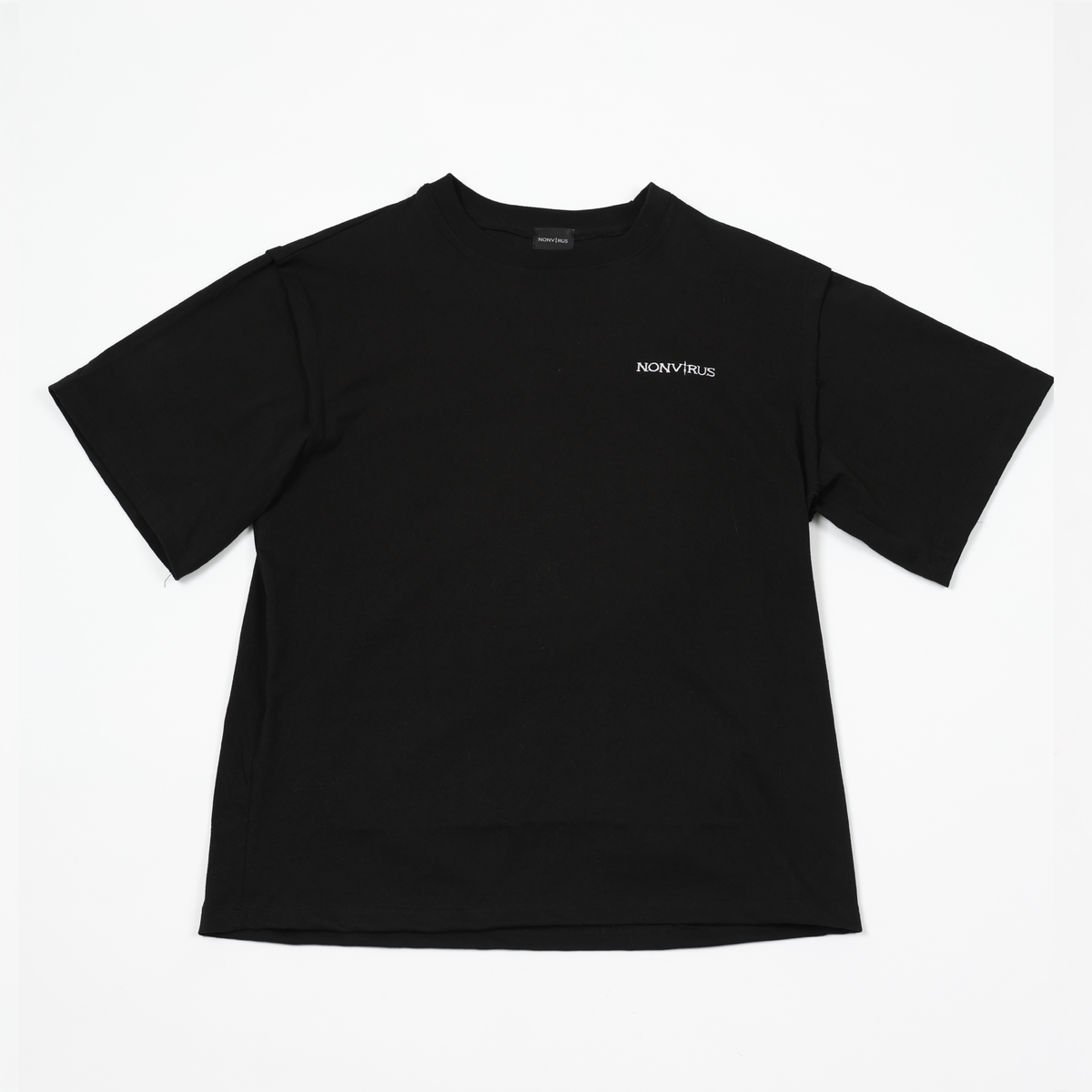 논바이러스(NONVIRUS) Hidden Eyelet T-Shirt