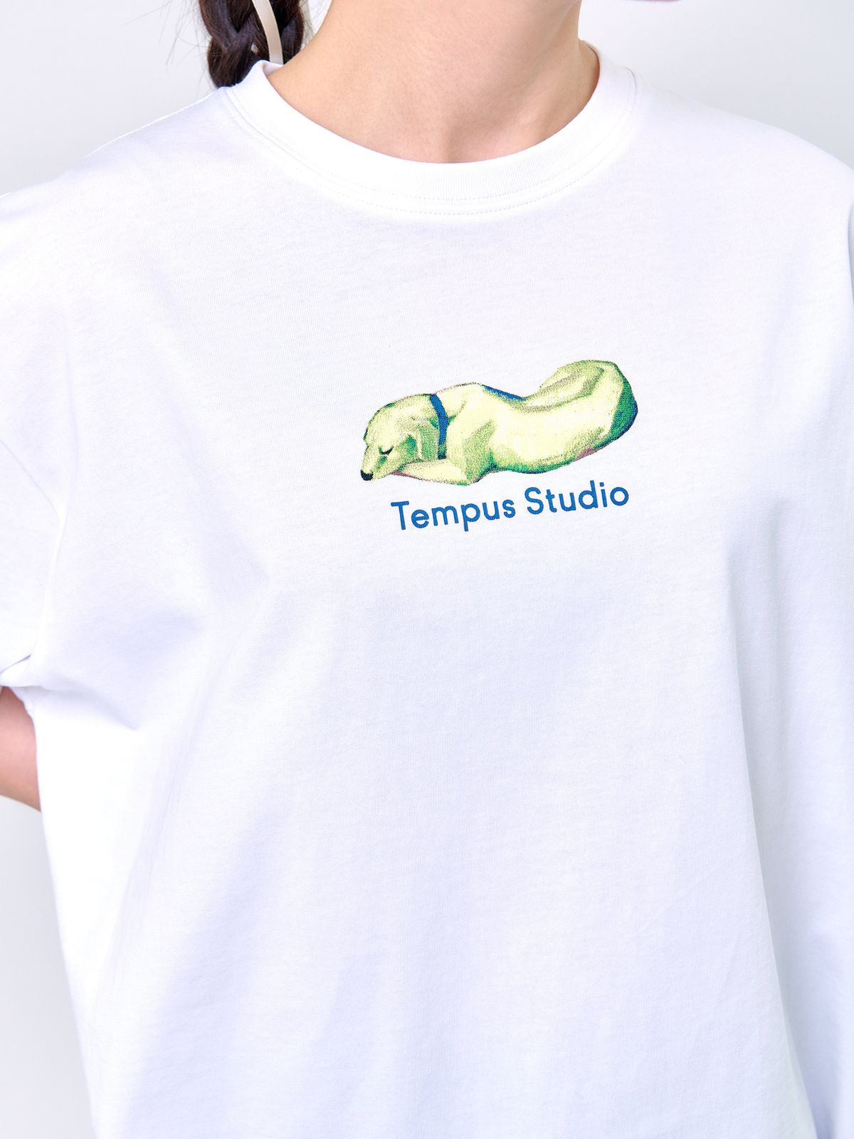 템푸스스튜디오(TEMPUS STUDIO) 라잉 도그 티셔츠_화이트