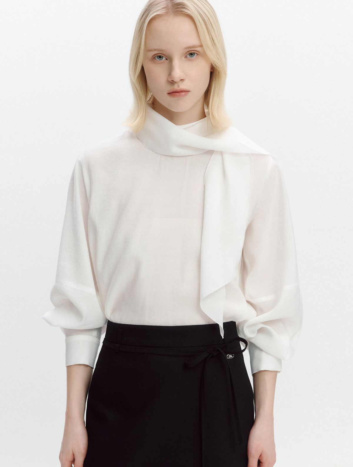 그레이데시온(GRAYDATION) Volume-sleeve Tie Strap Blouse OFF WHITE