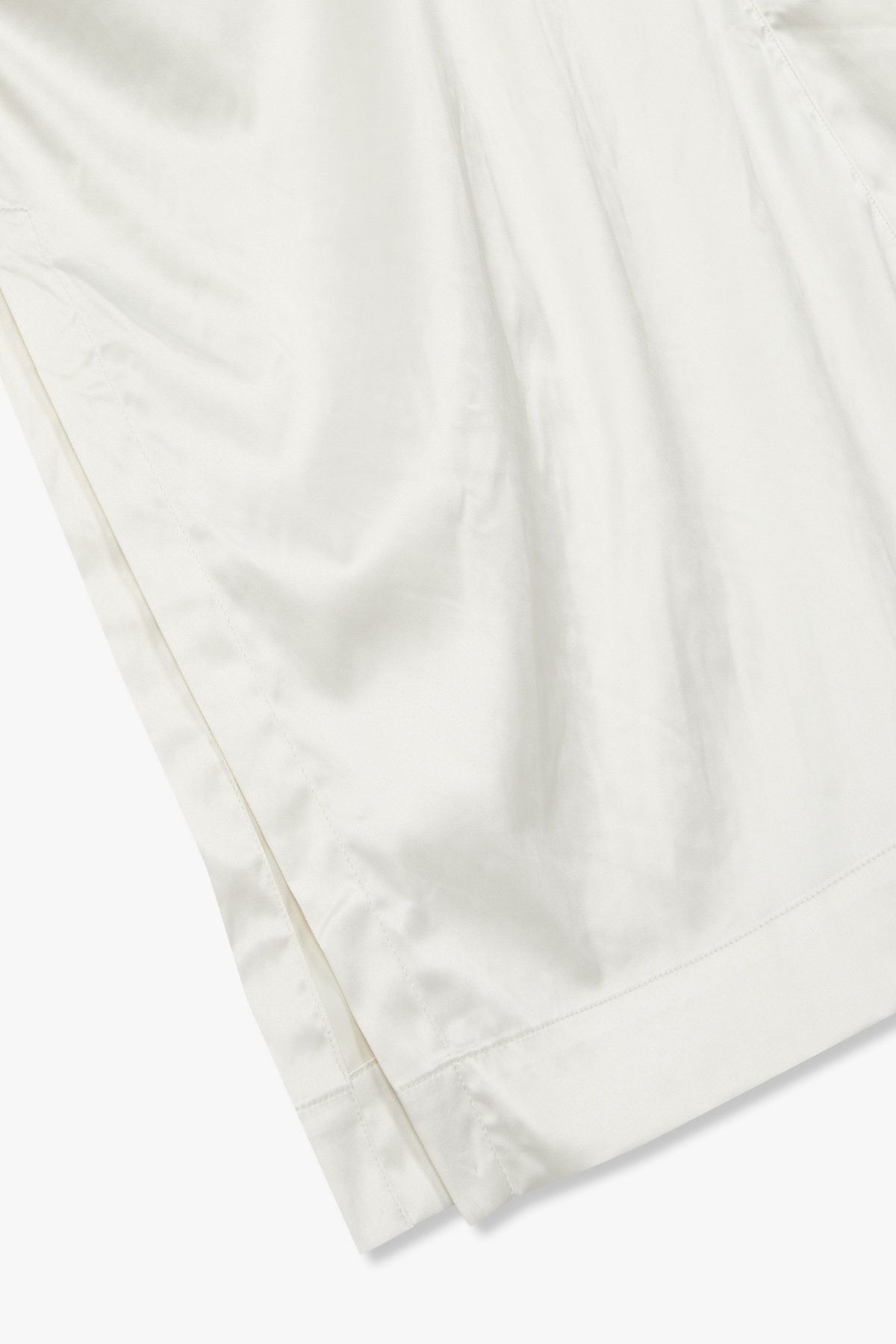 엠포리오 아르마니 언더웨어(EMPORIO ARMANI UNDERWEAR) 여성 메탈릭 플라워 자수 새틴 가운 _아이보리 0825141501