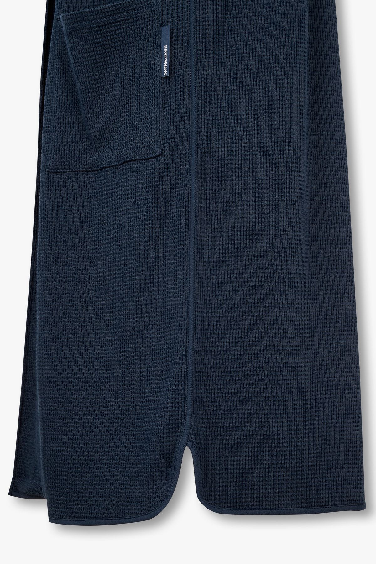 엠포리오 아르마니 언더웨어(EMPORIO ARMANI UNDERWEAR) 남성 로고 라벨 텍스처드 드레싱 가운 _다크 블루 0815141001
