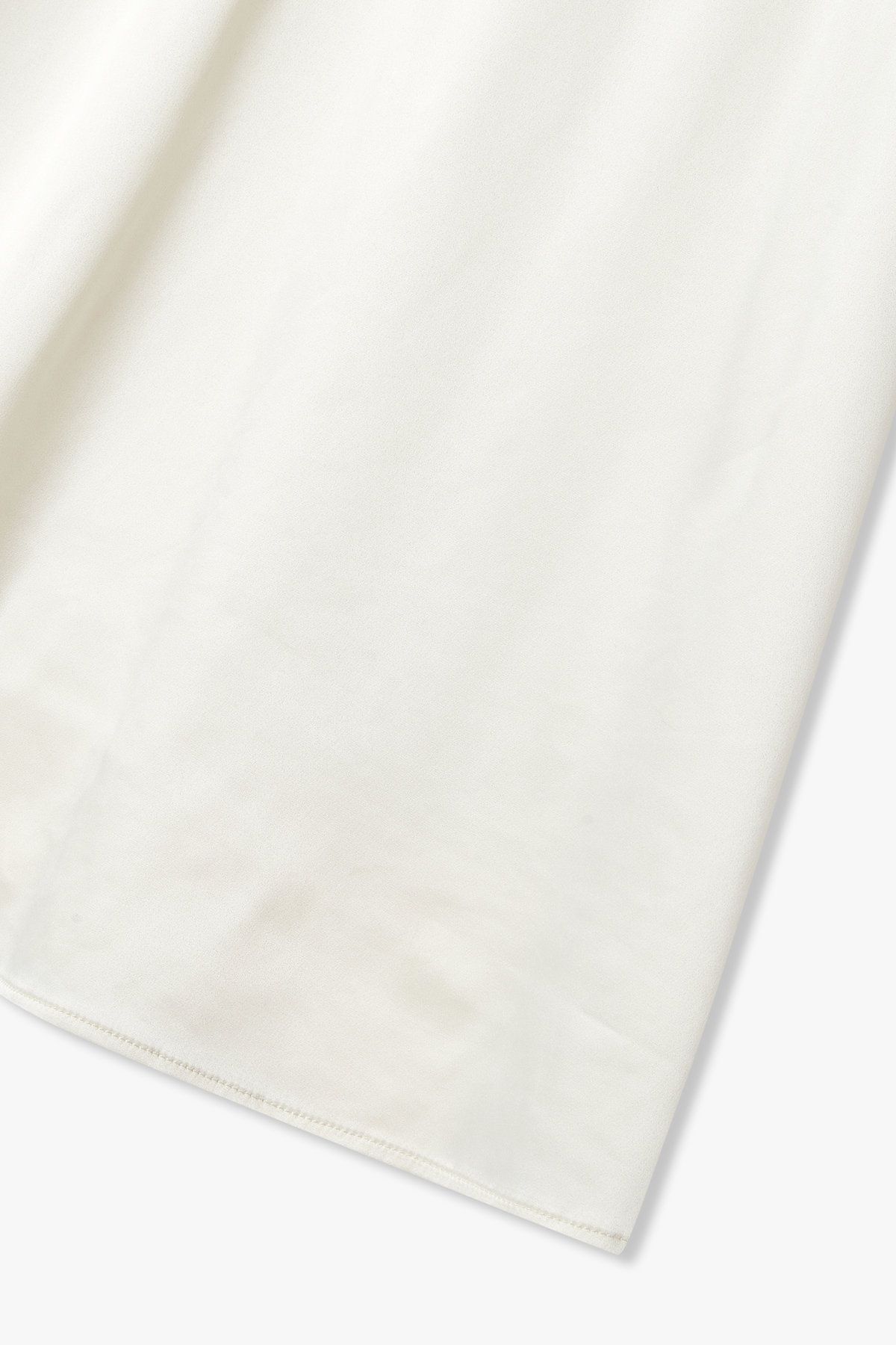 엠포리오 아르마니 언더웨어(EMPORIO ARMANI UNDERWEAR) 여성 언패디드 베이비돌 새틴 슬립 _아이보리 0825118501