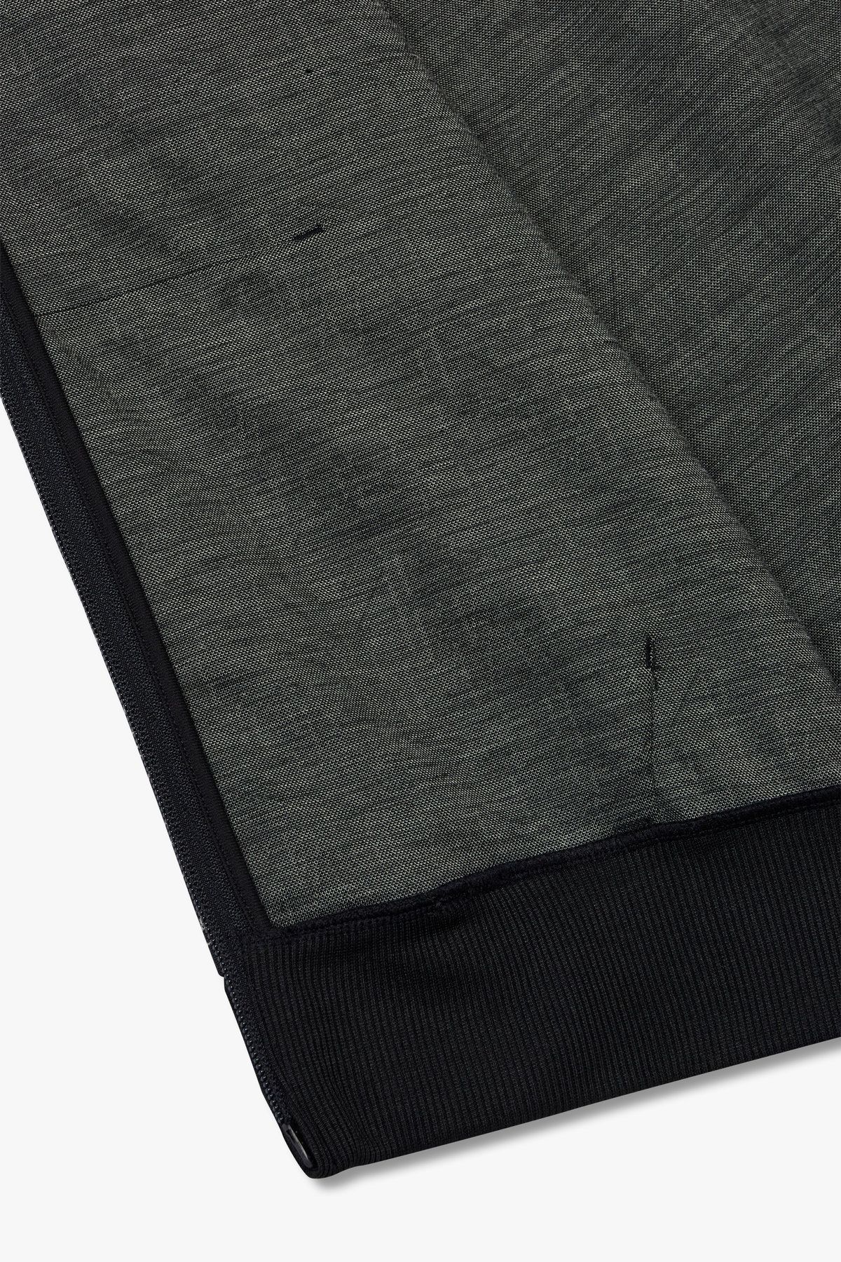 엠포리오 아르마니 언더웨어(EMPORIO ARMANI UNDERWEAR) 남성 아웃라인 로고 라운지 후드 집업 _블랙 0815138003