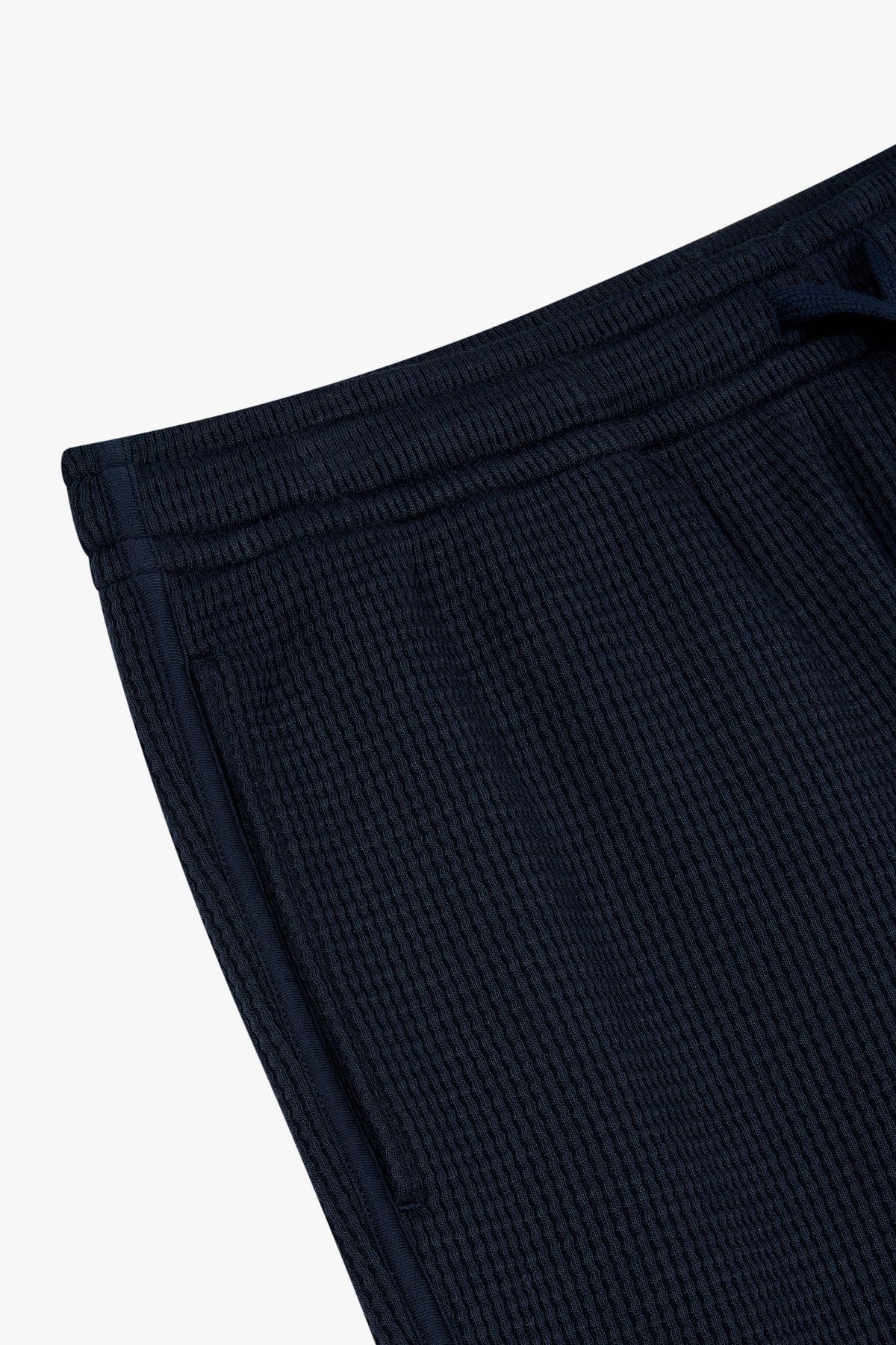엠포리오 아르마니 언더웨어(EMPORIO ARMANI UNDERWEAR) 남성 로고 라벨 텍스처드 라운지 쇼츠 _다크 블루 0815131031