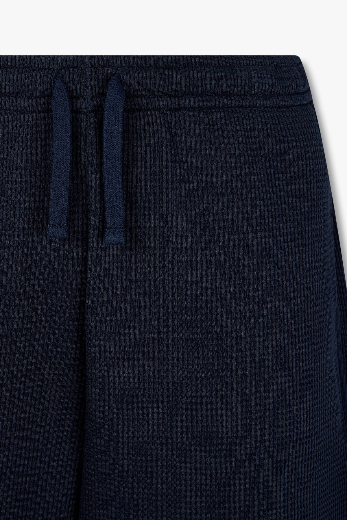 엠포리오 아르마니 언더웨어(EMPORIO ARMANI UNDERWEAR) 남성 로고 라벨 텍스처드 라운지 쇼츠 _다크 블루 0815131031