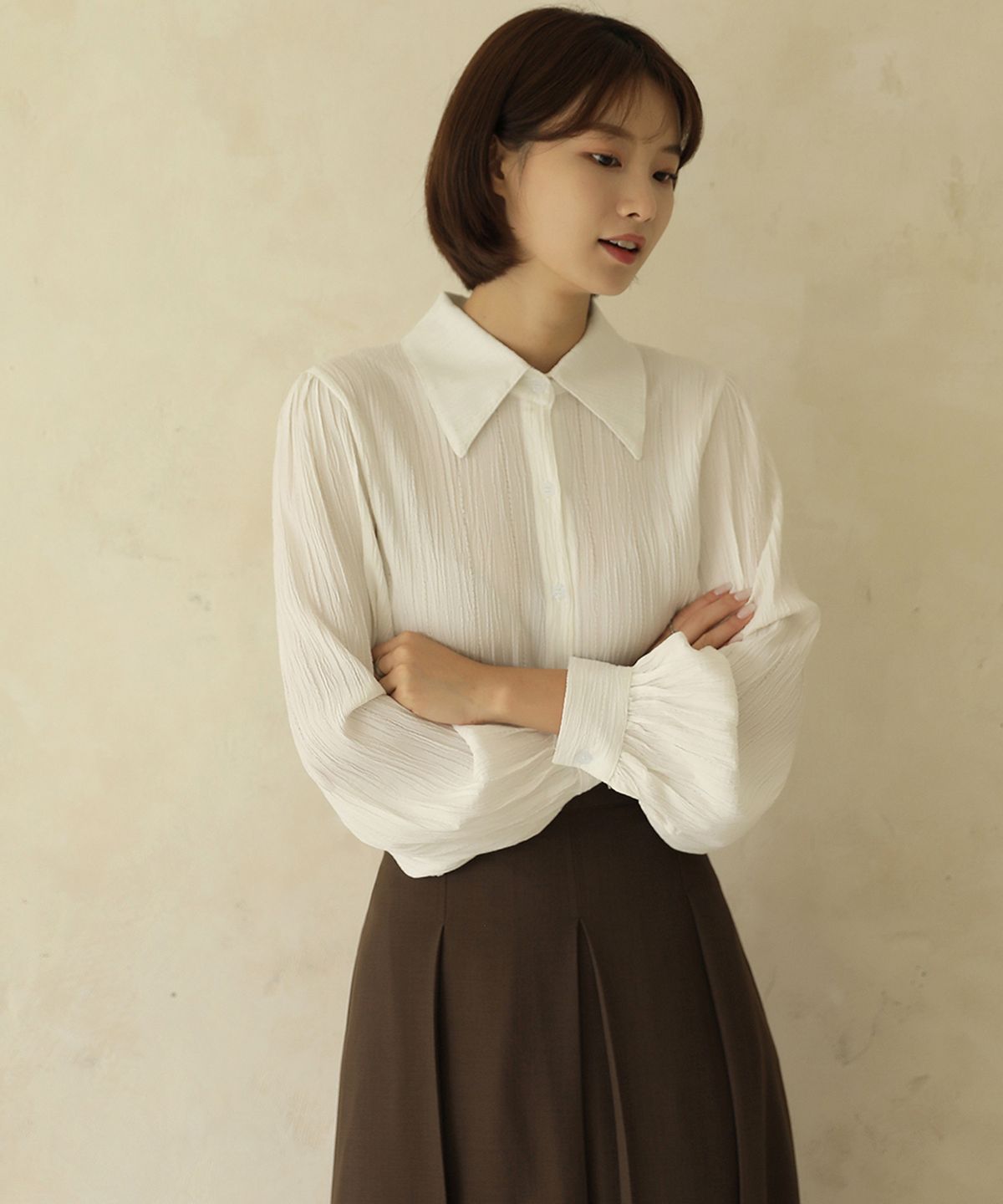 빼빼(BBAEBBAE) 링클 카라넥 블라우스