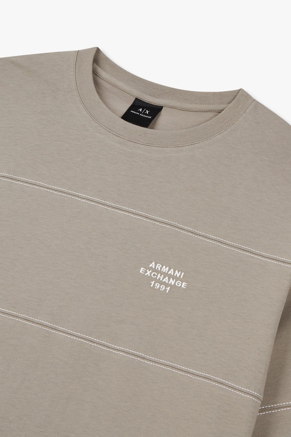 아르마니 익스체인지(ARMANI EXCHANGE) 남성 스티치 디테일 오버 핏 티셔츠 _다크 베이지 A415130007