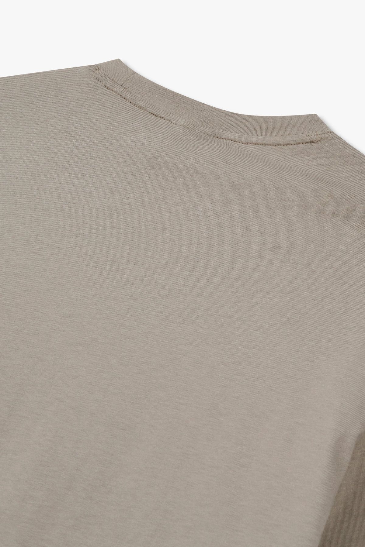 아르마니 익스체인지(ARMANI EXCHANGE) 남성 스티치 디테일 오버 핏 티셔츠 _다크 베이지 A415130007