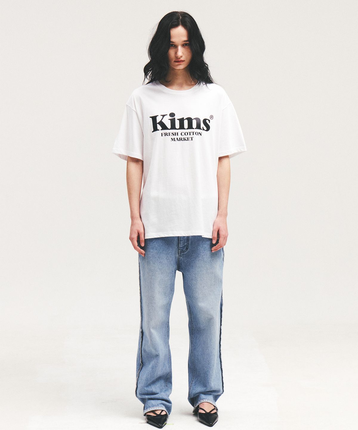 킴스 프레시 코튼 마켓(KIMS FRESH COTTON MARKET) (Unisex) Kims Bam Logo Tee White(black)
