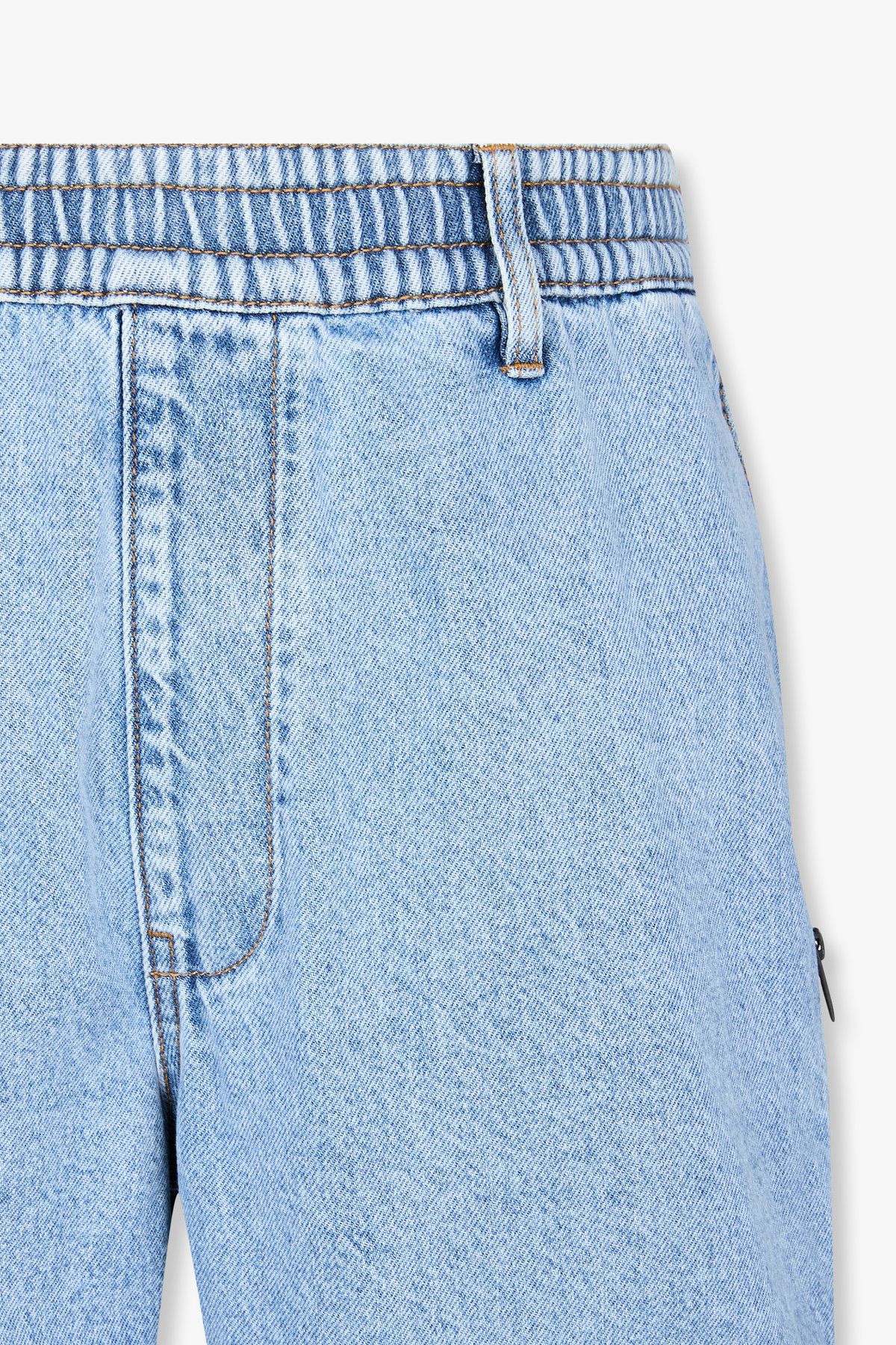아르마니 익스체인지(ARMANI EXCHANGE) 남성 포켓 디테일 버뮤다 데님 팬츠 _라이트 블루 A415140014