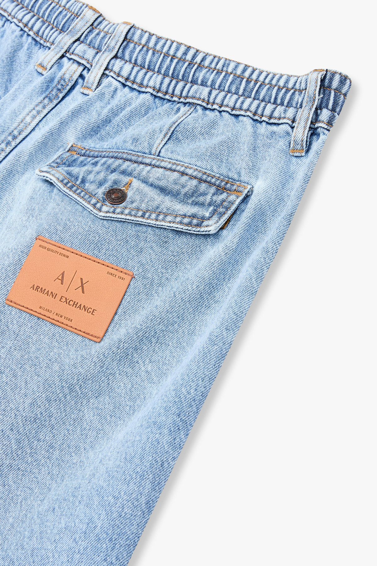 아르마니 익스체인지(ARMANI EXCHANGE) 남성 포켓 디테일 버뮤다 데님 팬츠 _라이트 블루 A415140014