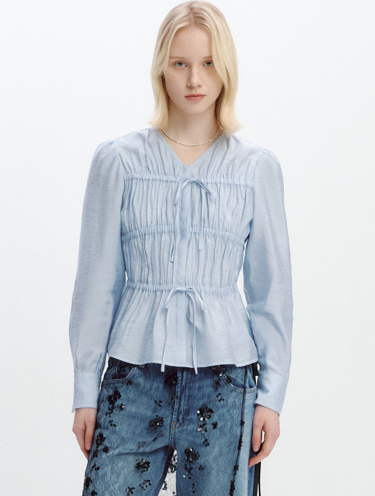 그레이데시온(GRAYDATION) V-neck Strap-decorated Shirring blouse BLUE