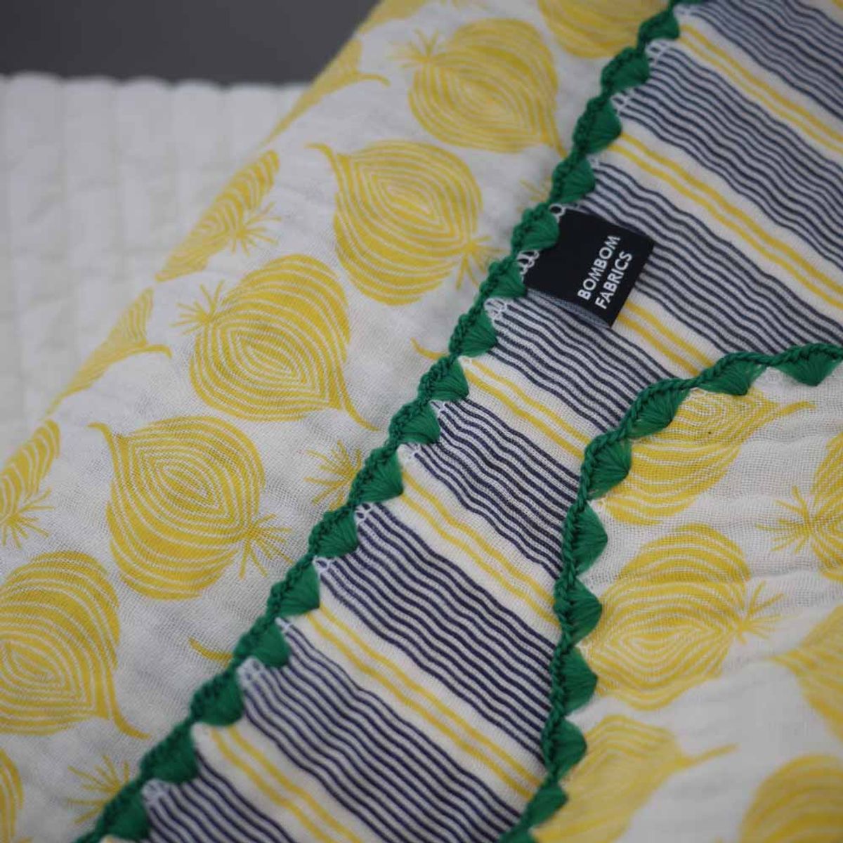 봄봄패브릭스(BOMBOM FABRICS) 4layer gauze blanket 4중거즈 블랭킷/yellow onion + yellow stripe/2size